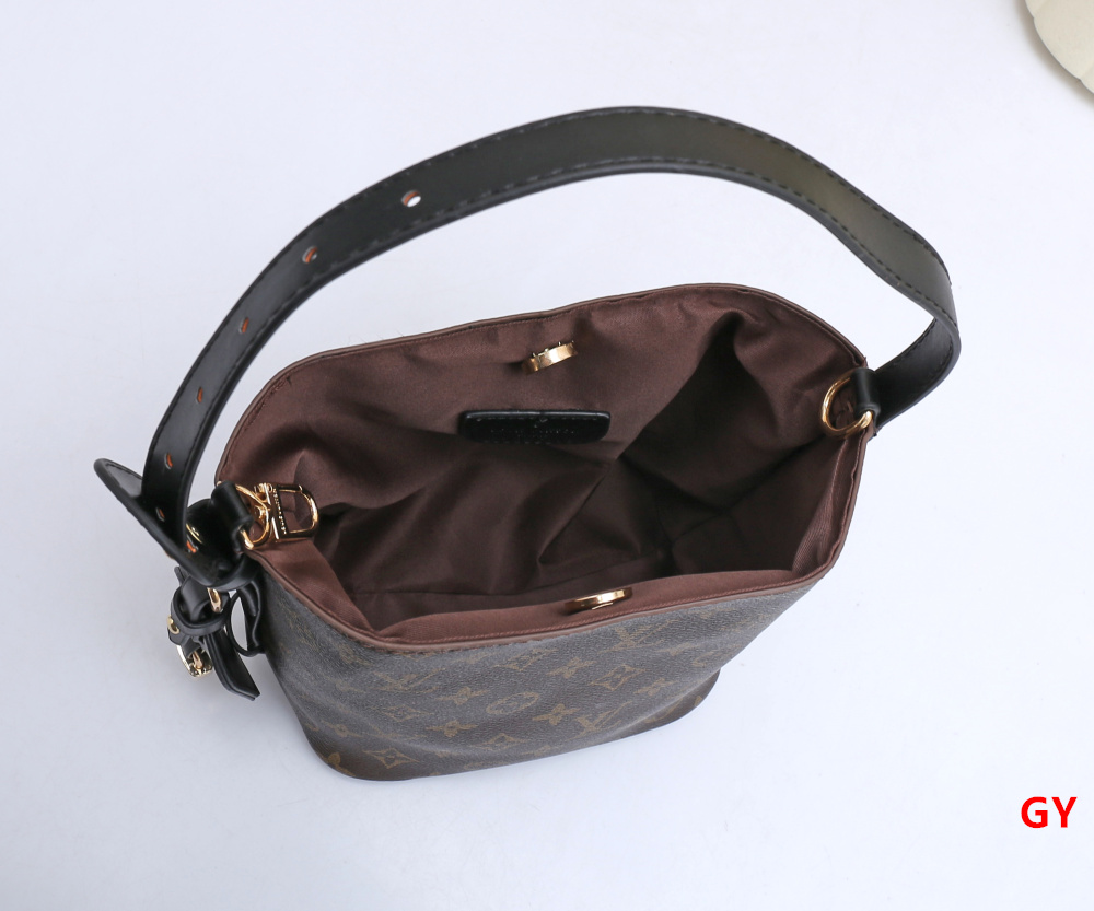 ZZ182 LV handbag gallery