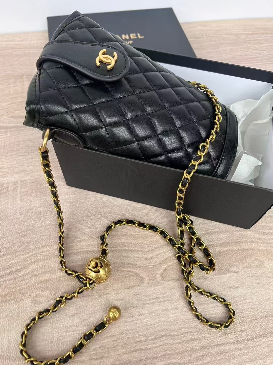 ZZ198 CHANEL handbag gallery