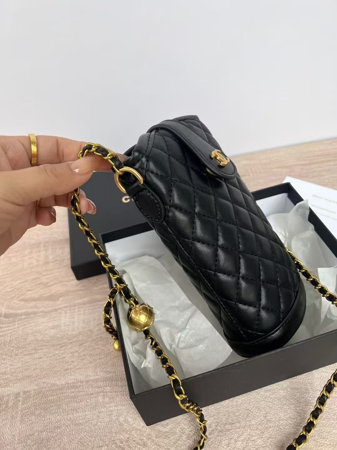 ZZ198 CHANEL handbag gallery