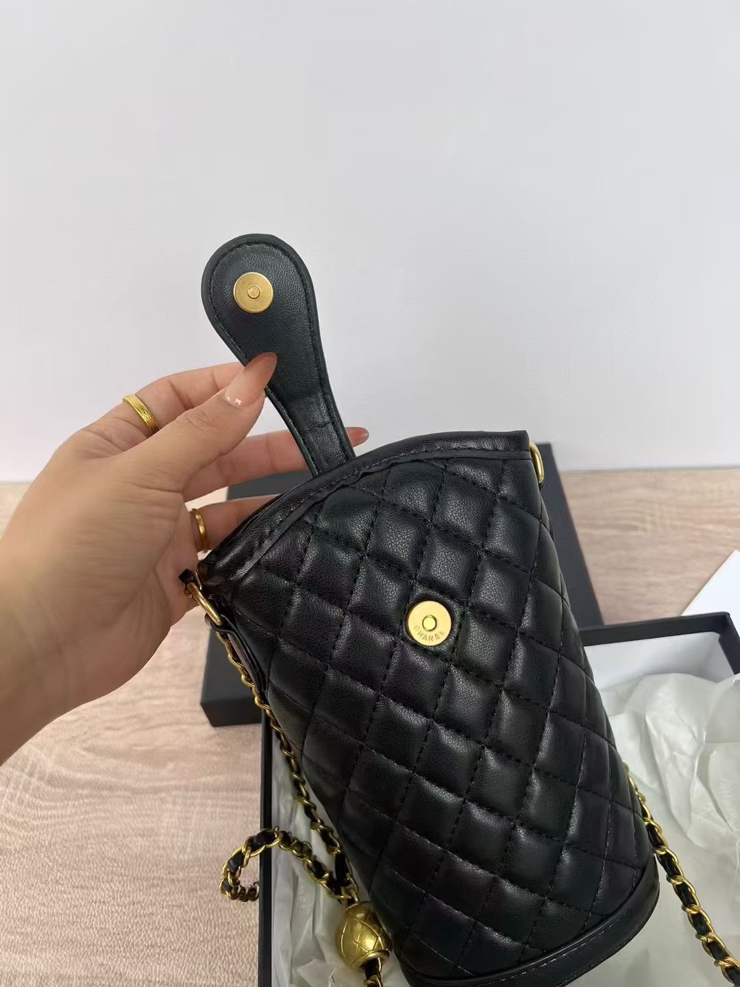 ZZ198 CHANEL handbag gallery