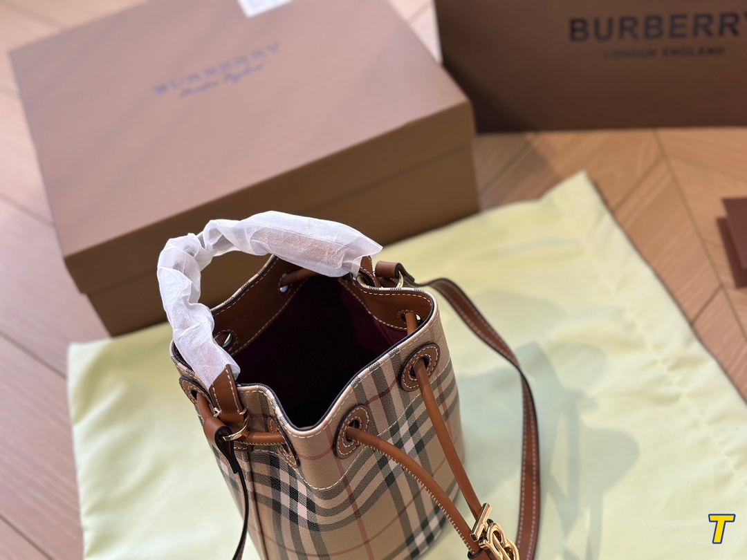 ⬆️21748-Burberry-437 gallery