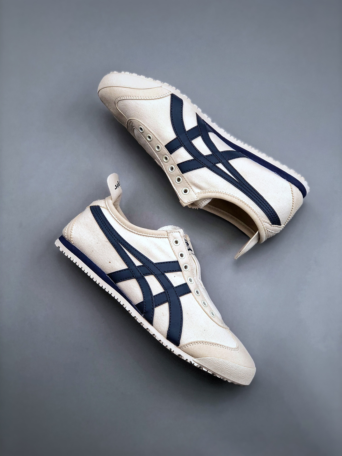 ⬆️22002-Asics-378 gallery