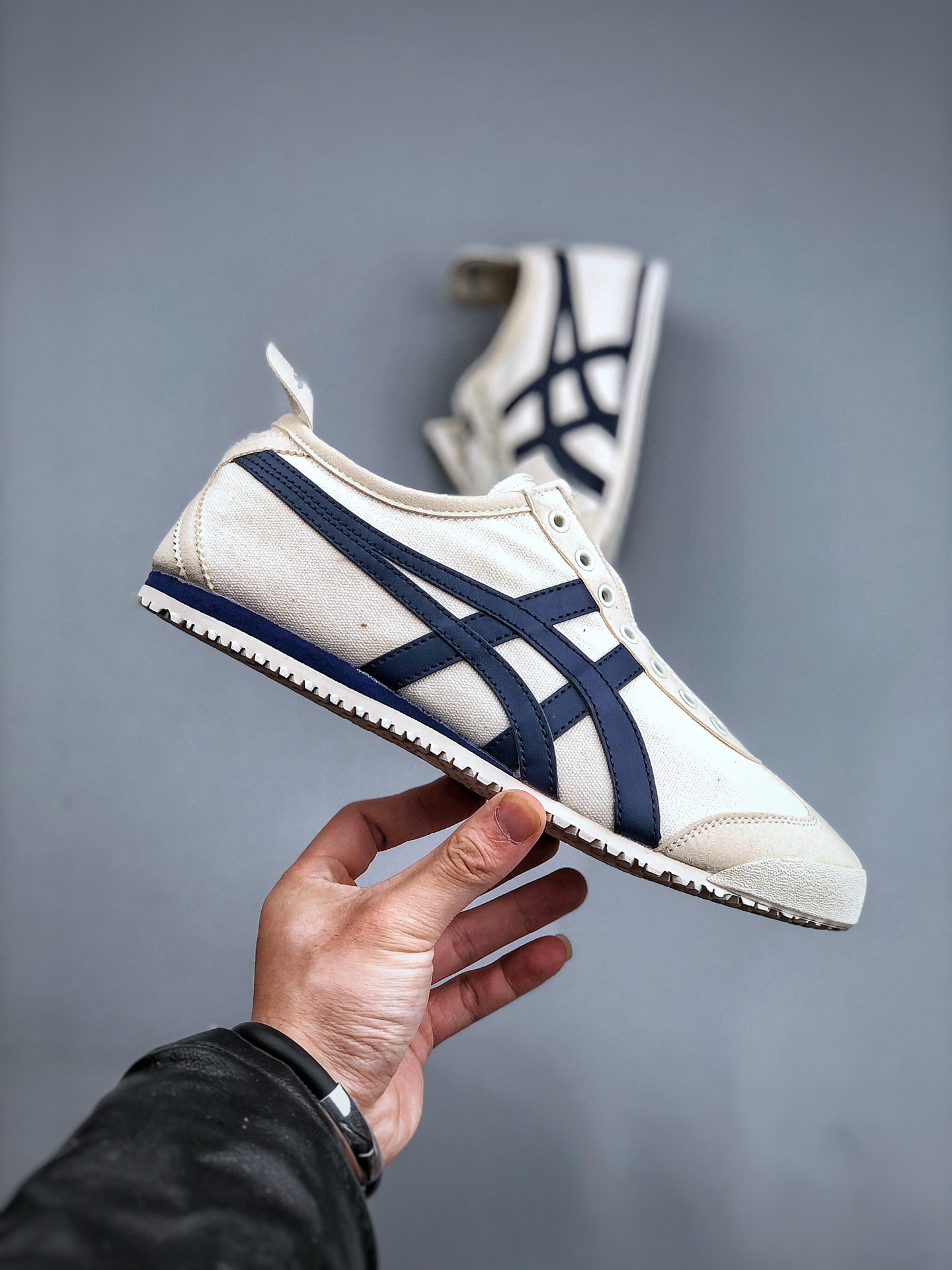 ⬆️22002-Asics-378 gallery