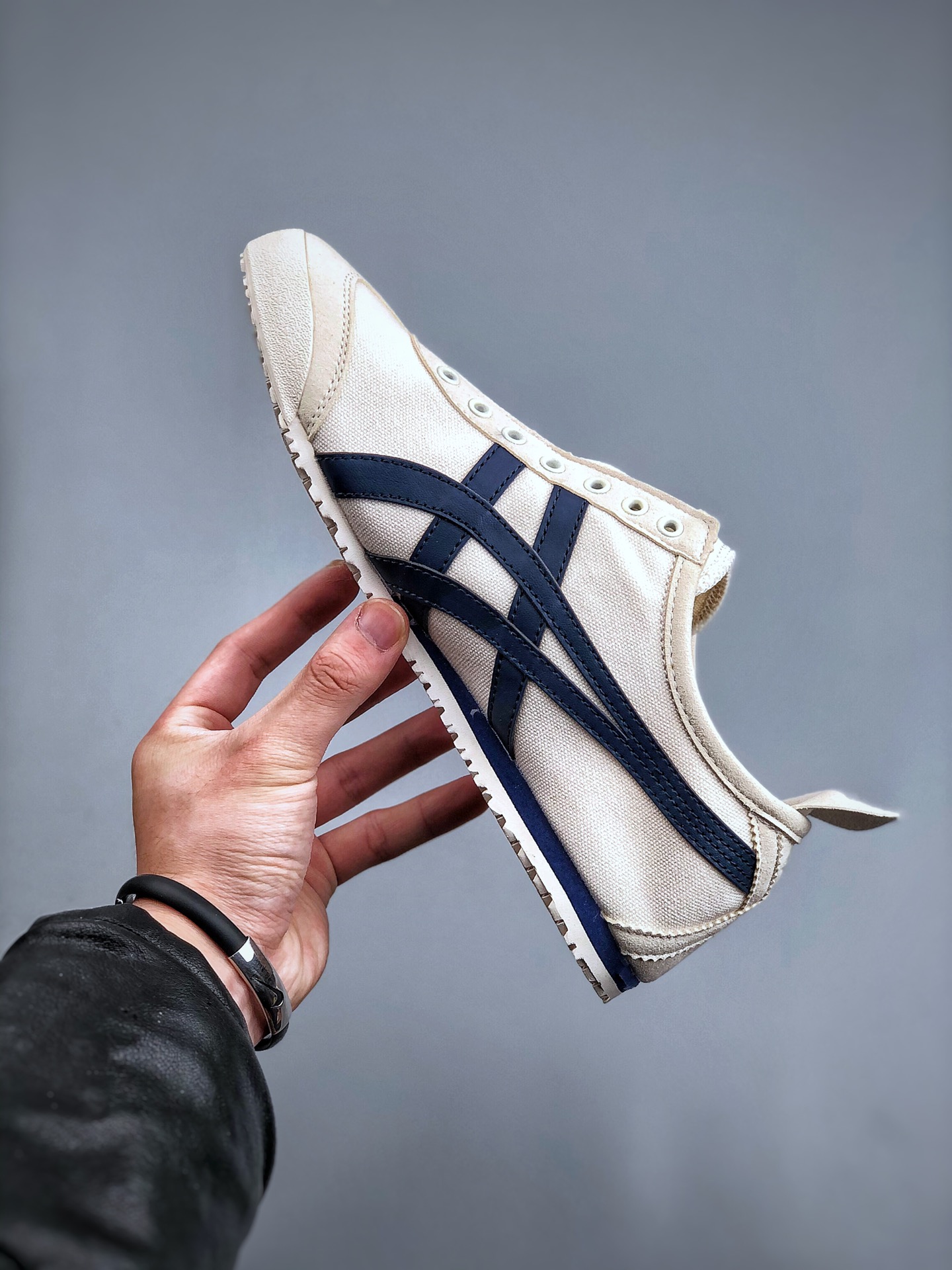 ⬆️22002-Asics-378 gallery