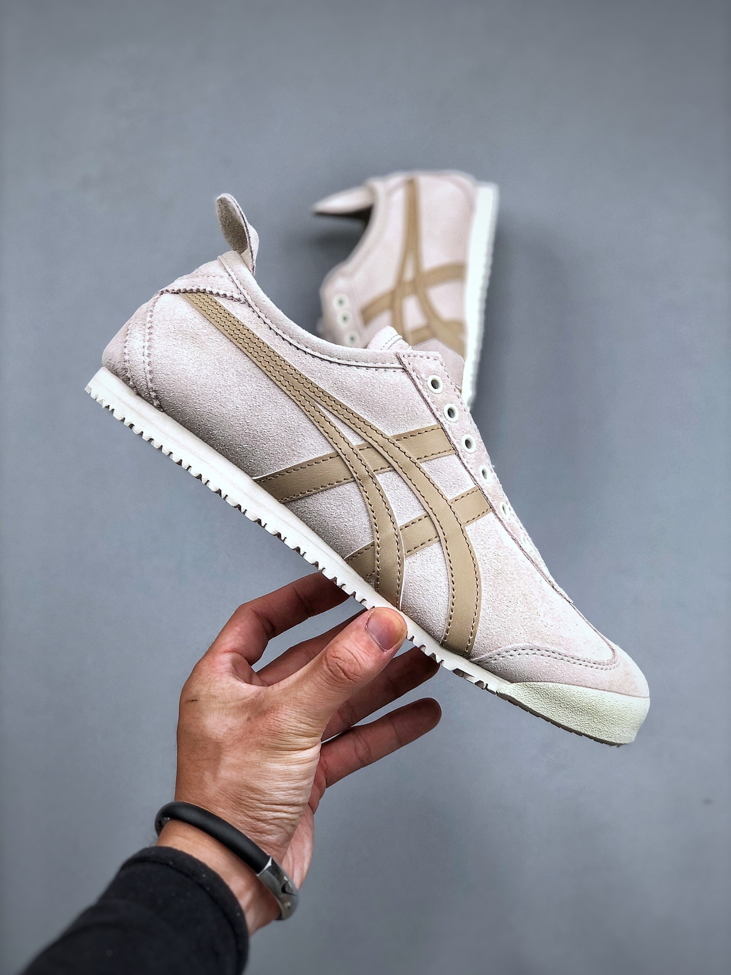 ⬆️22003-Asics-489 gallery