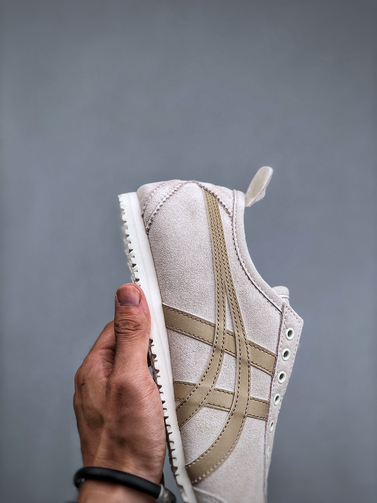 ⬆️22003-Asics-489 gallery