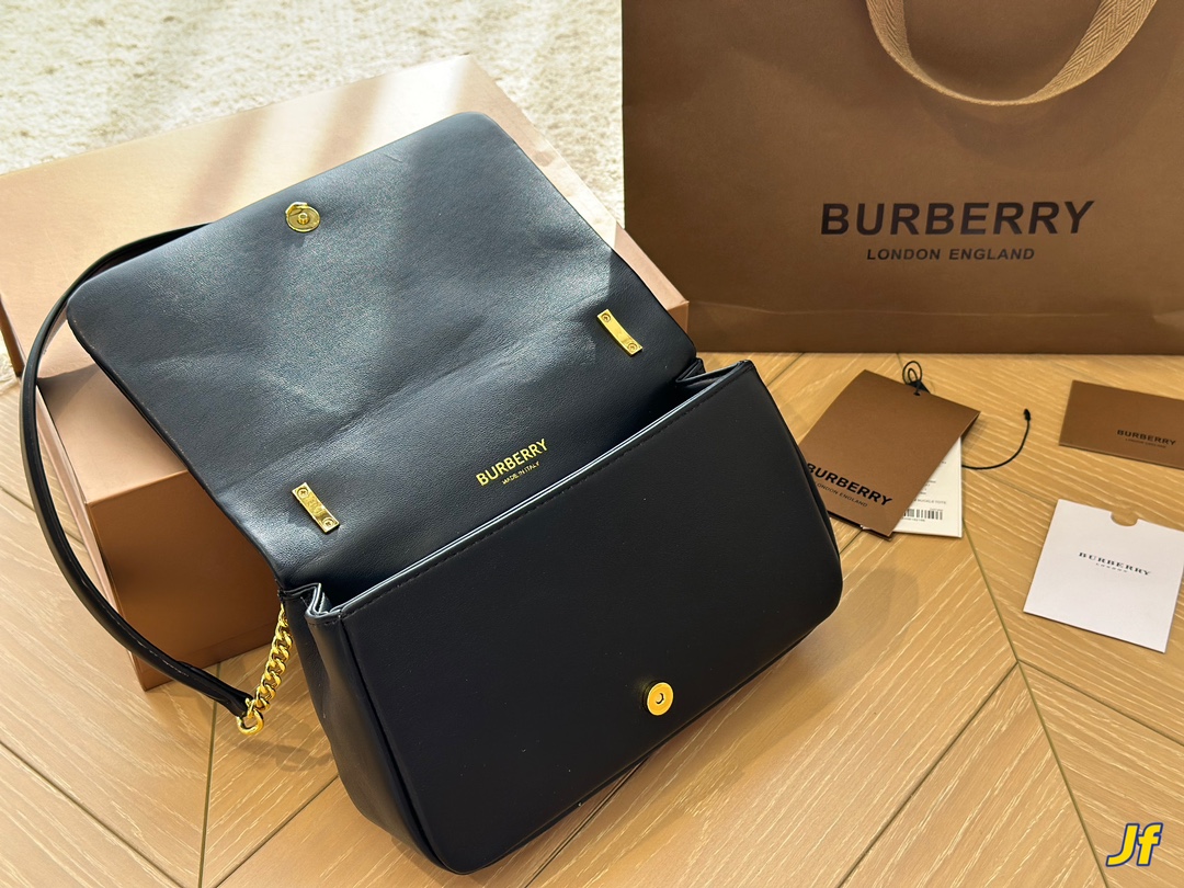 ⬆️22303-Burberry-399 gallery