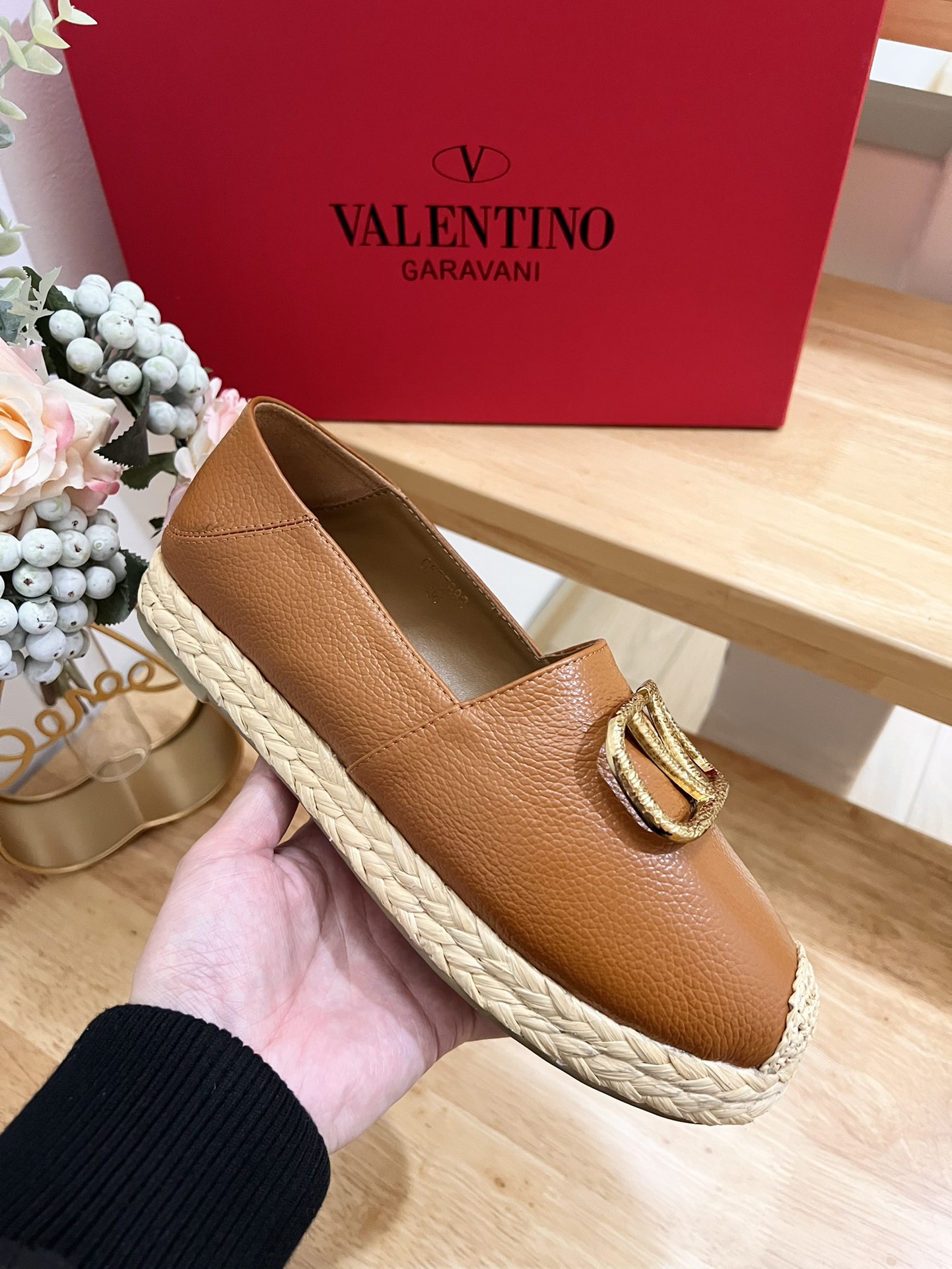 ⬆️22547-Valentino -699 gallery