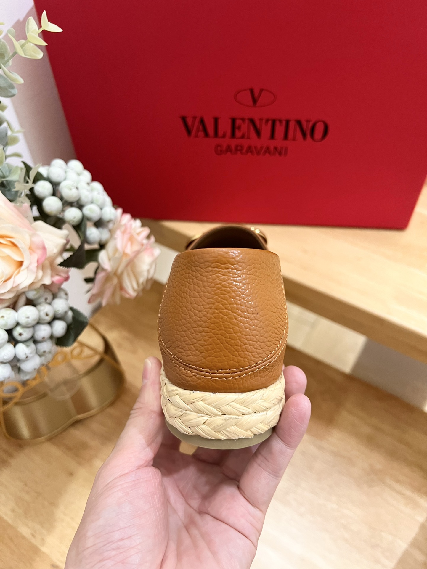 ⬆️22547-Valentino -699 gallery