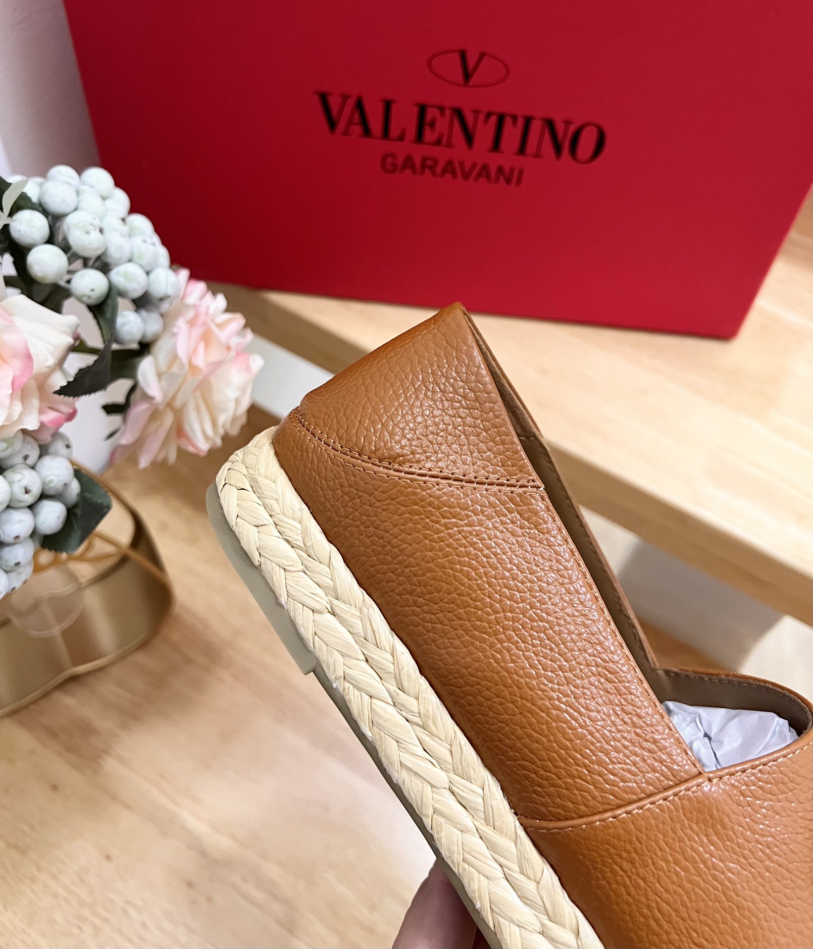 ⬆️22547-Valentino -699 gallery