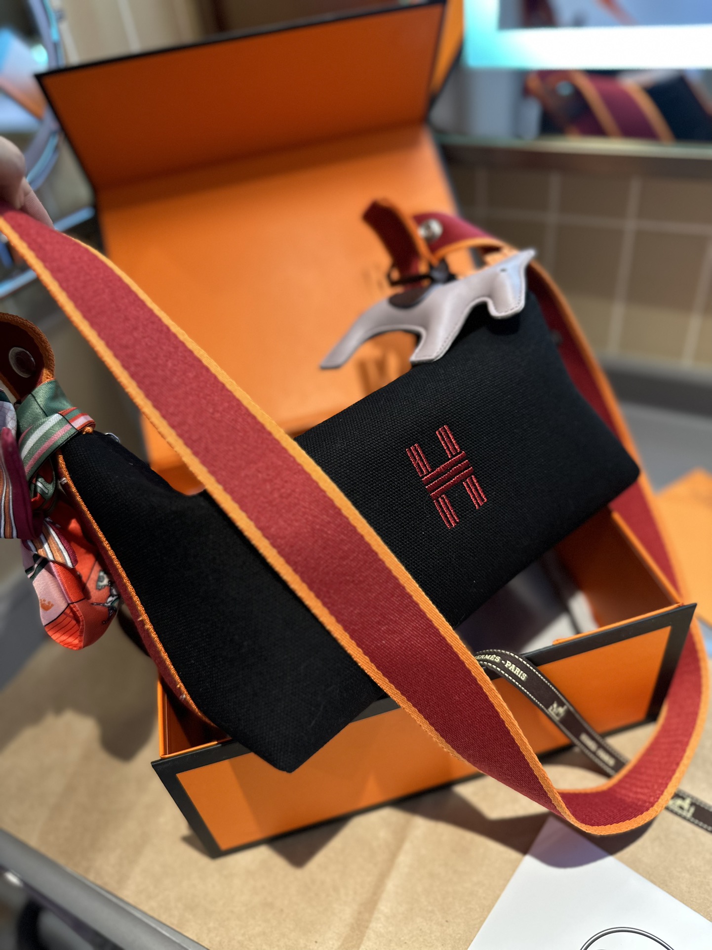 ⬆️22639-Hermès-371 gallery