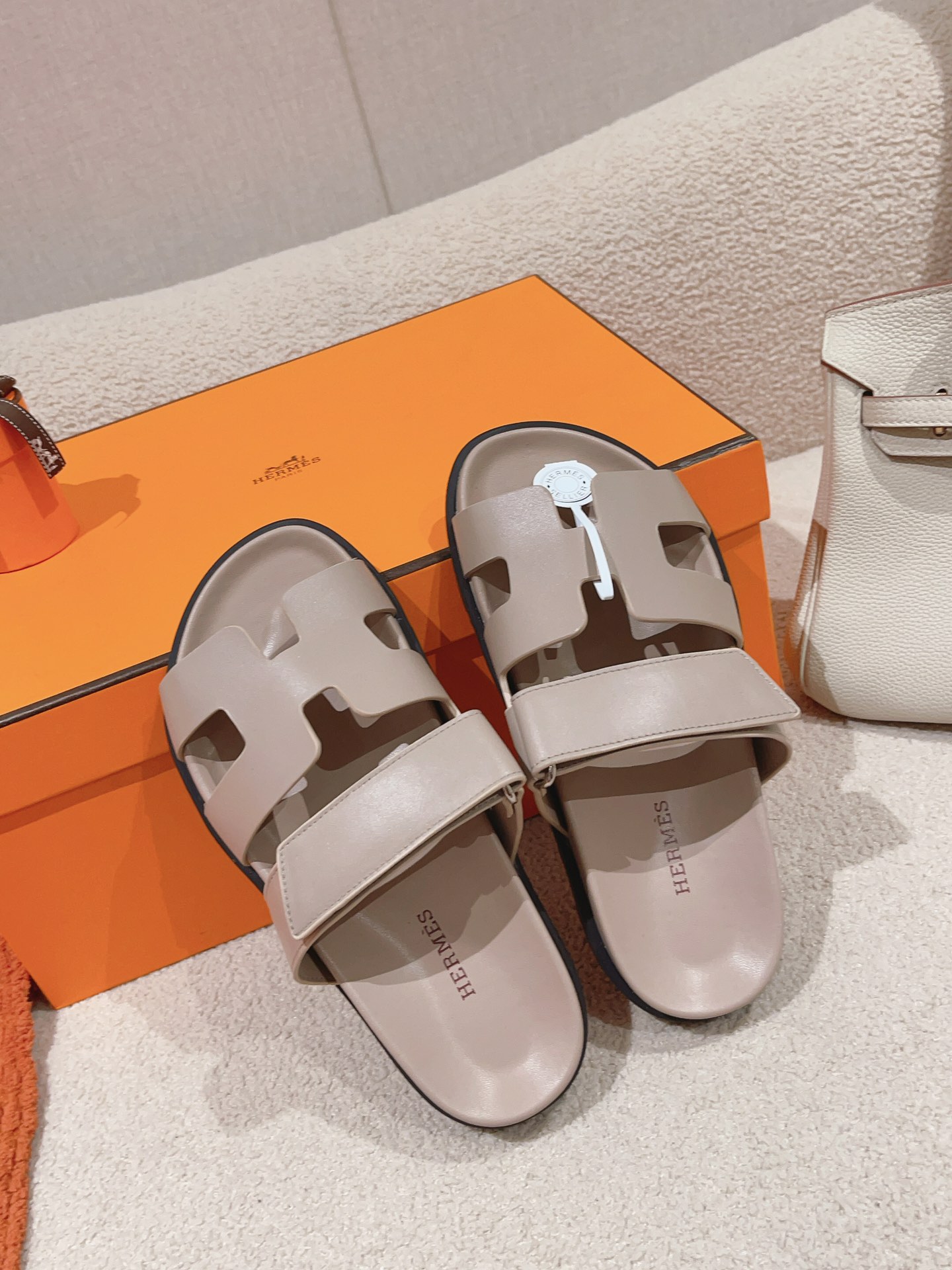 ⬆️22640-Hermès-874 gallery