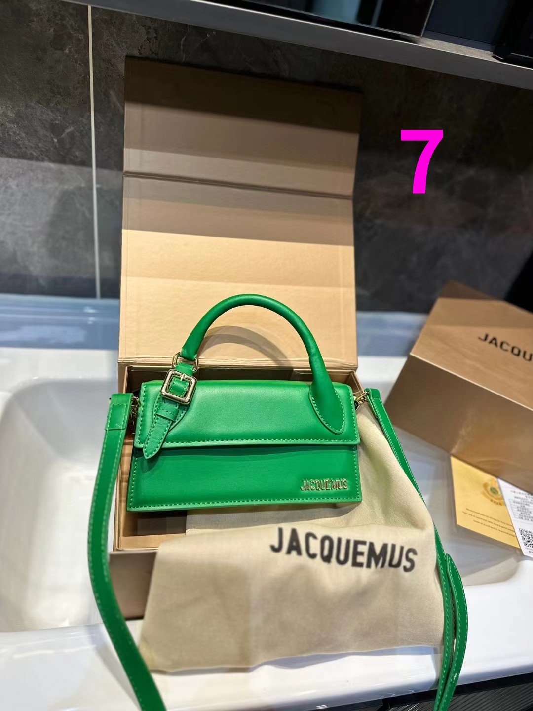 ⬆️22677-Jacquemus-430 gallery