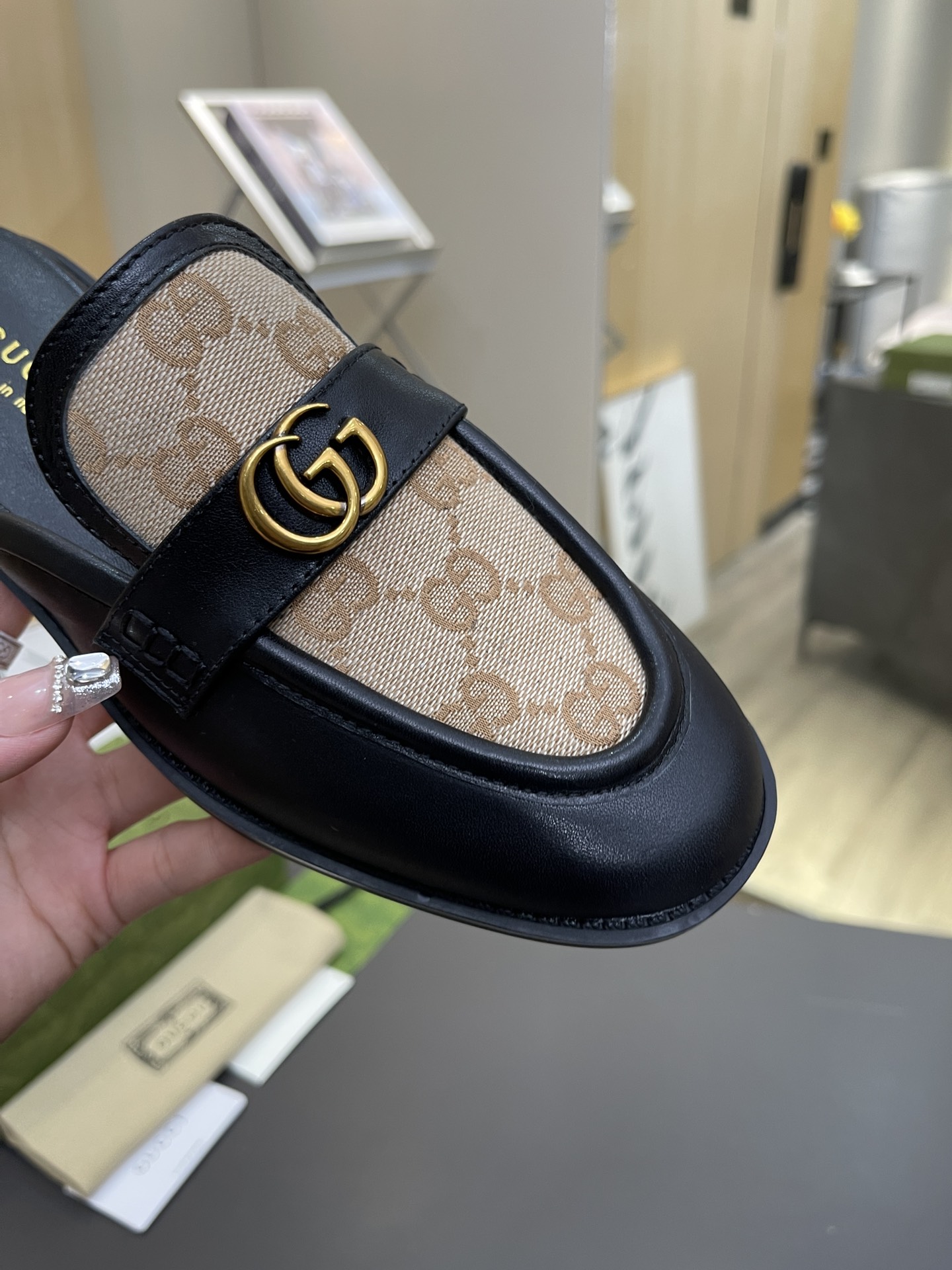 ⬆️22685-Gucci-720 gallery