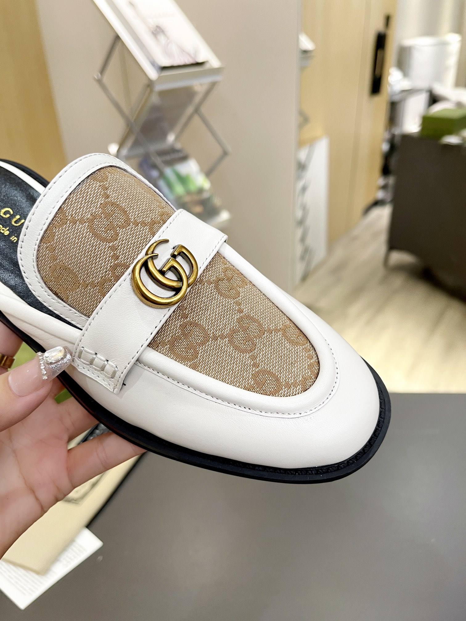 ⬆️22685-Gucci-720 gallery