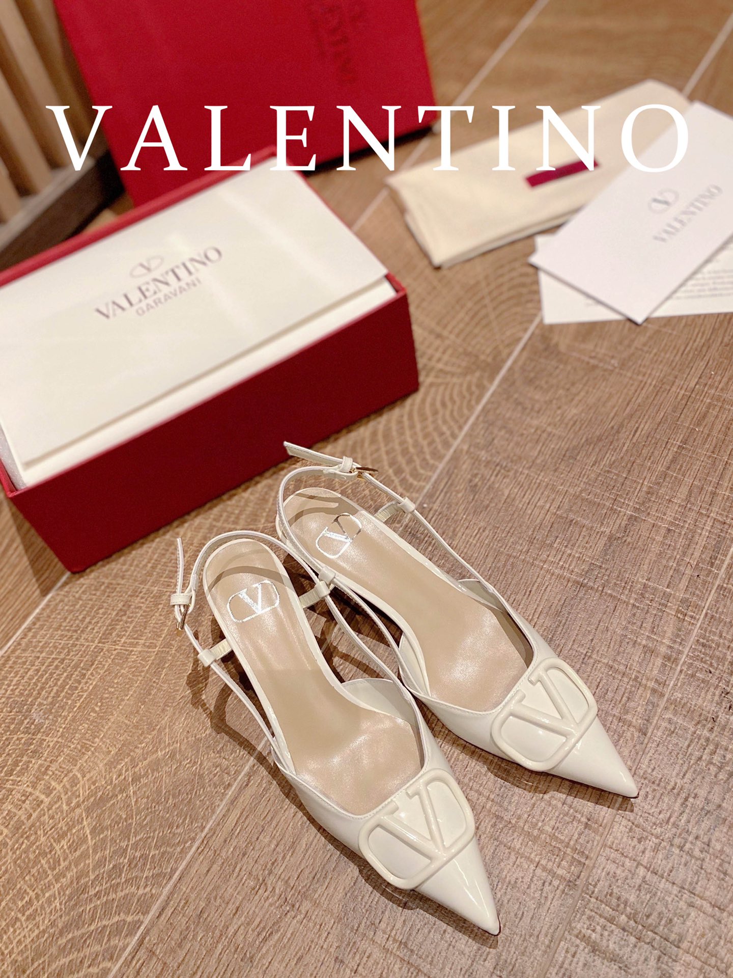 ⬆️22745-Valentino --805 gallery