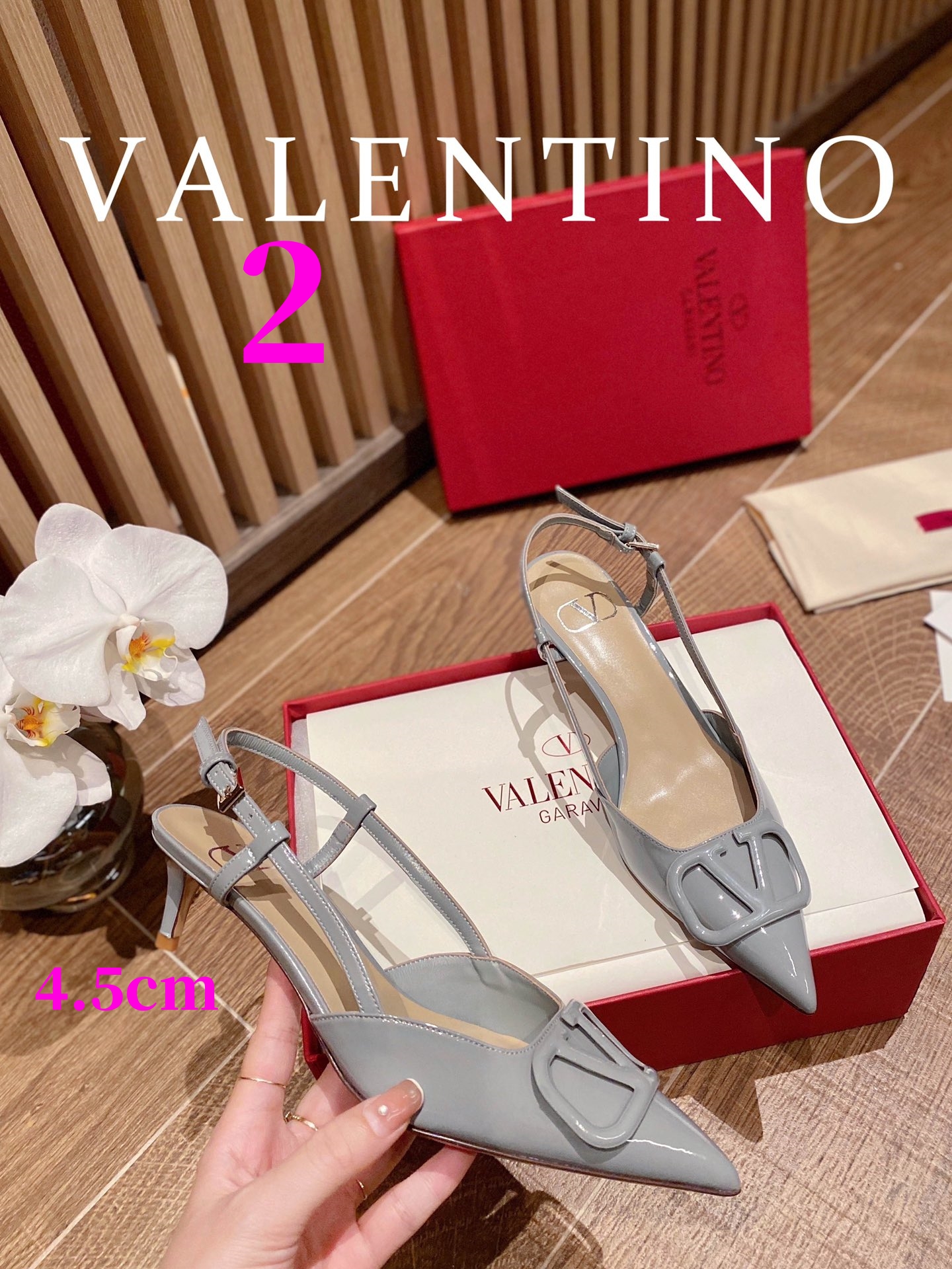 ⬆️22745-Valentino --805 gallery