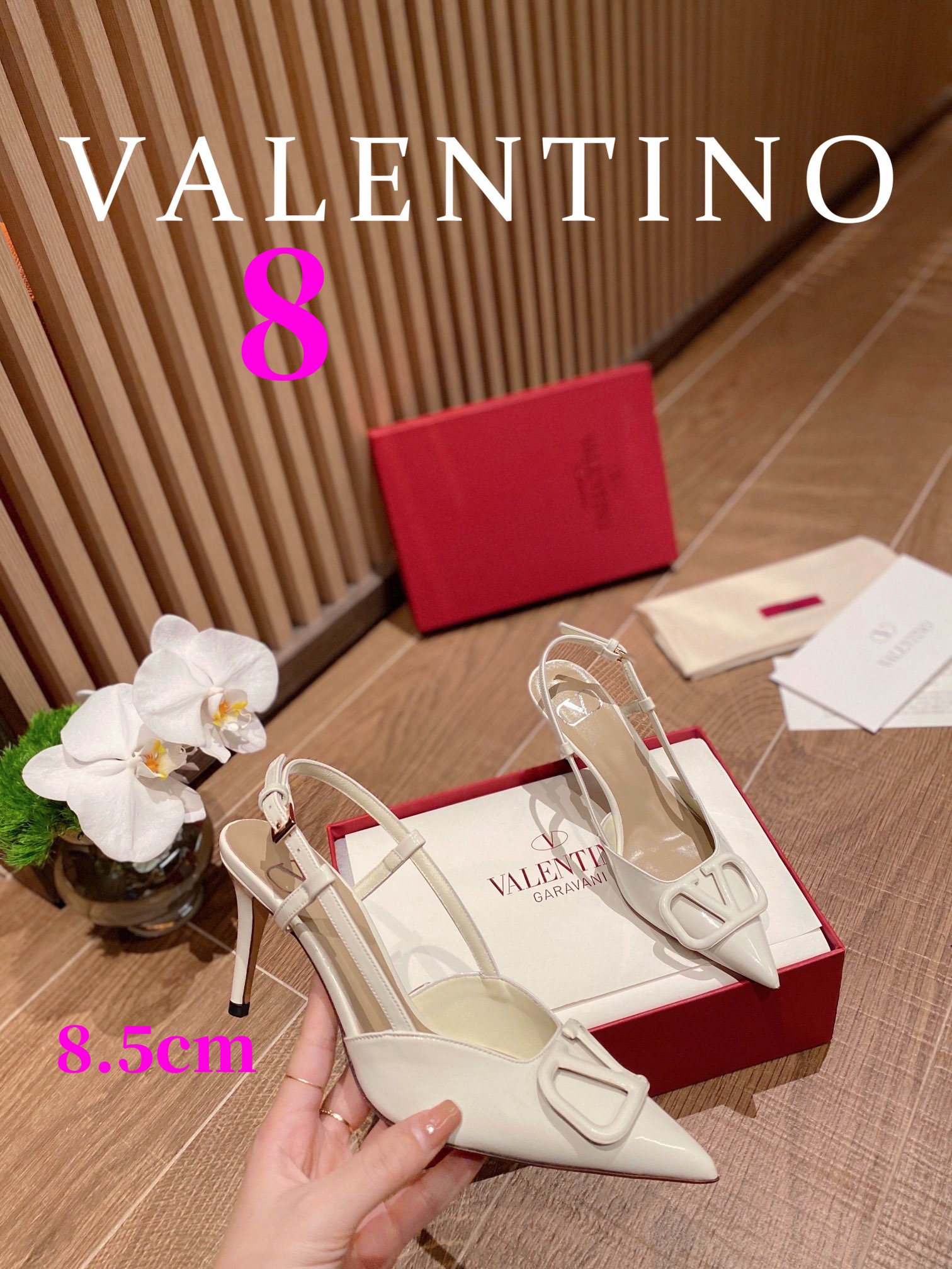 ⬆️22745-Valentino --805 gallery