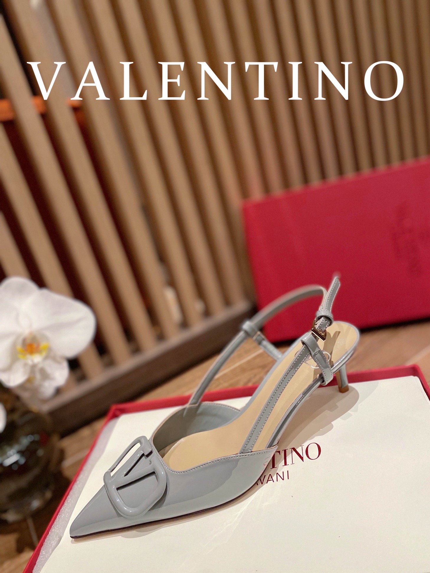 ⬆️22745-Valentino --805 gallery