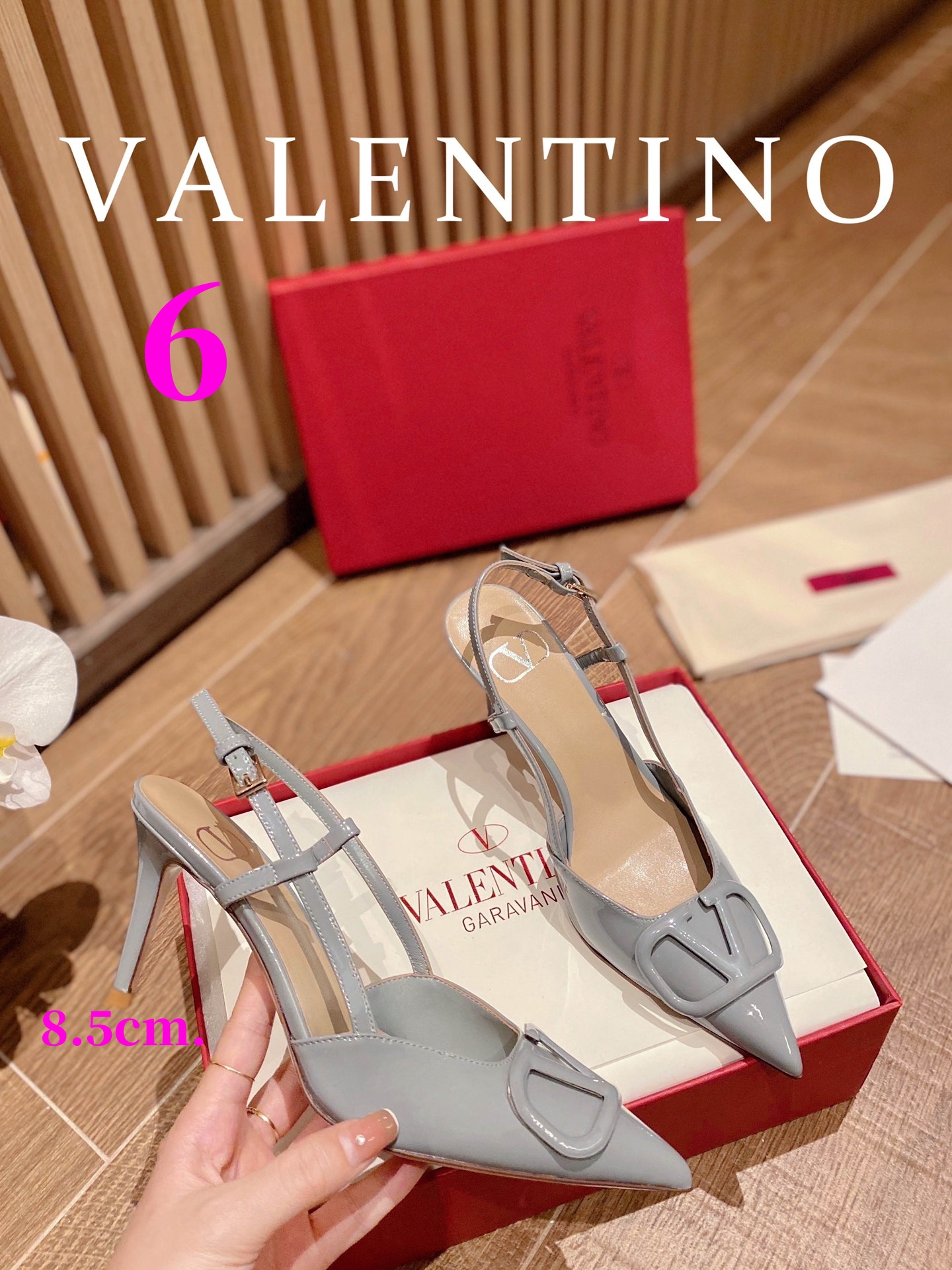 ⬆️22745-Valentino --805 gallery