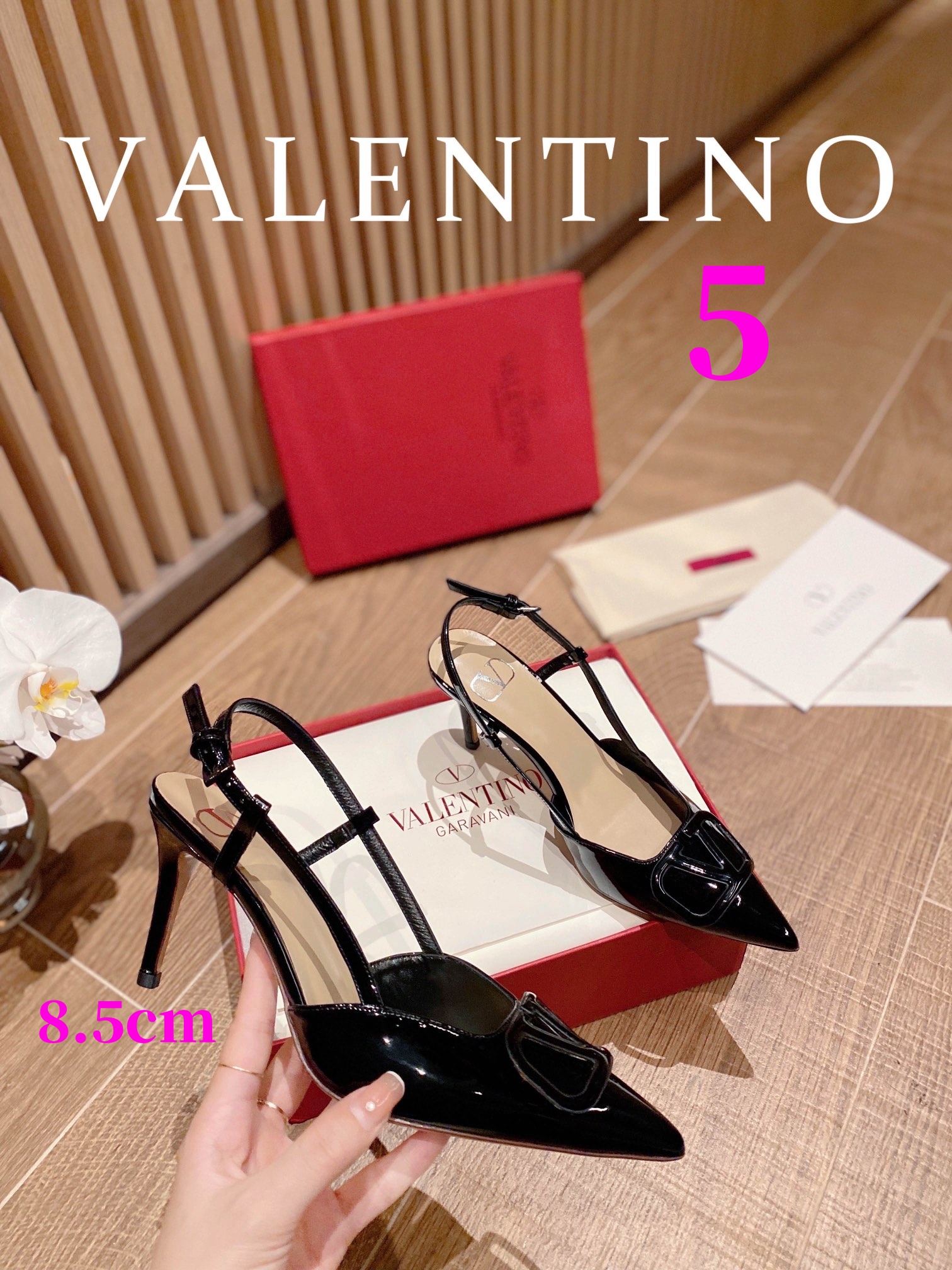 ⬆️22745-Valentino --805 gallery