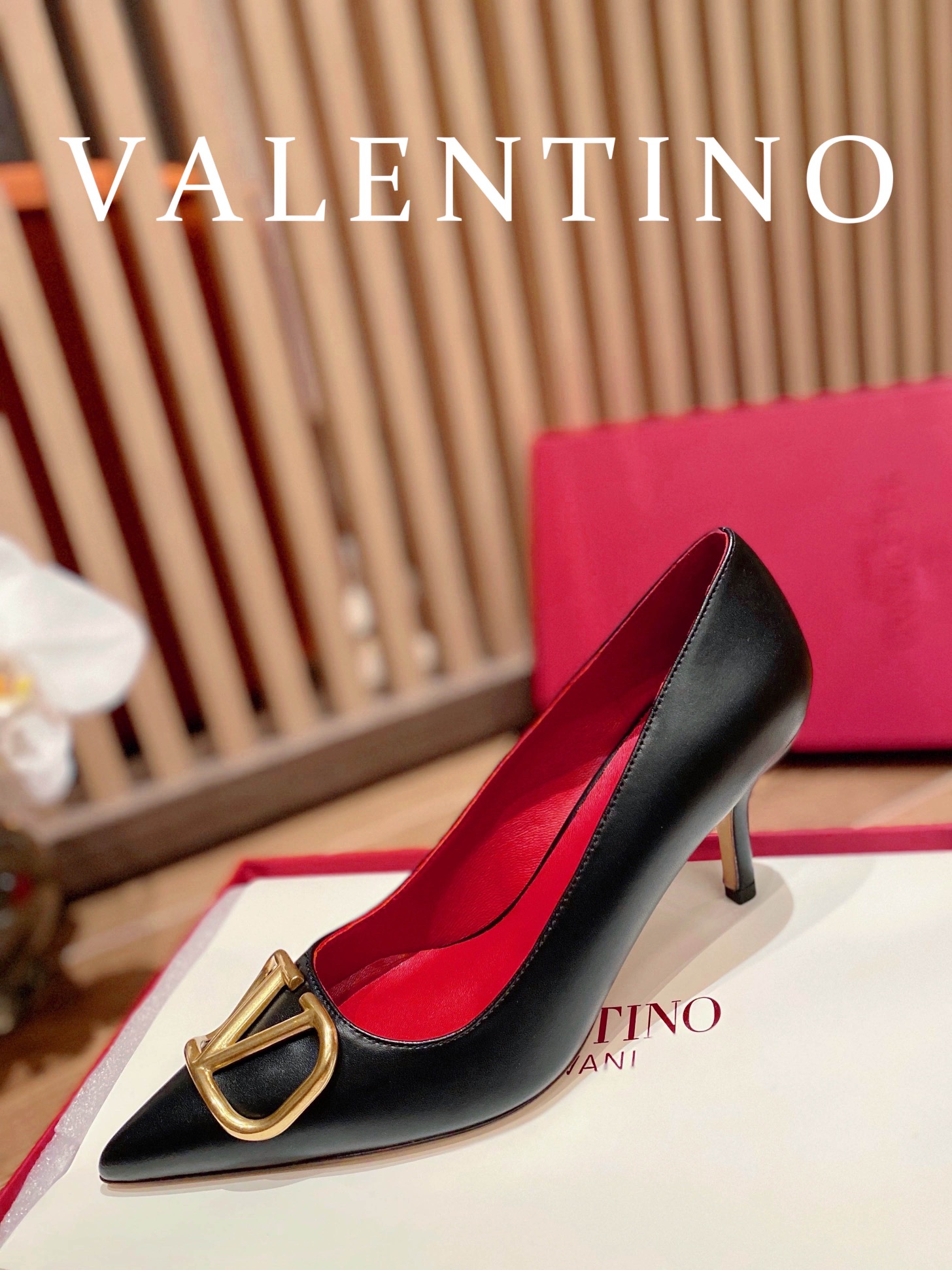 ⬆️22780-Valentino -805 gallery