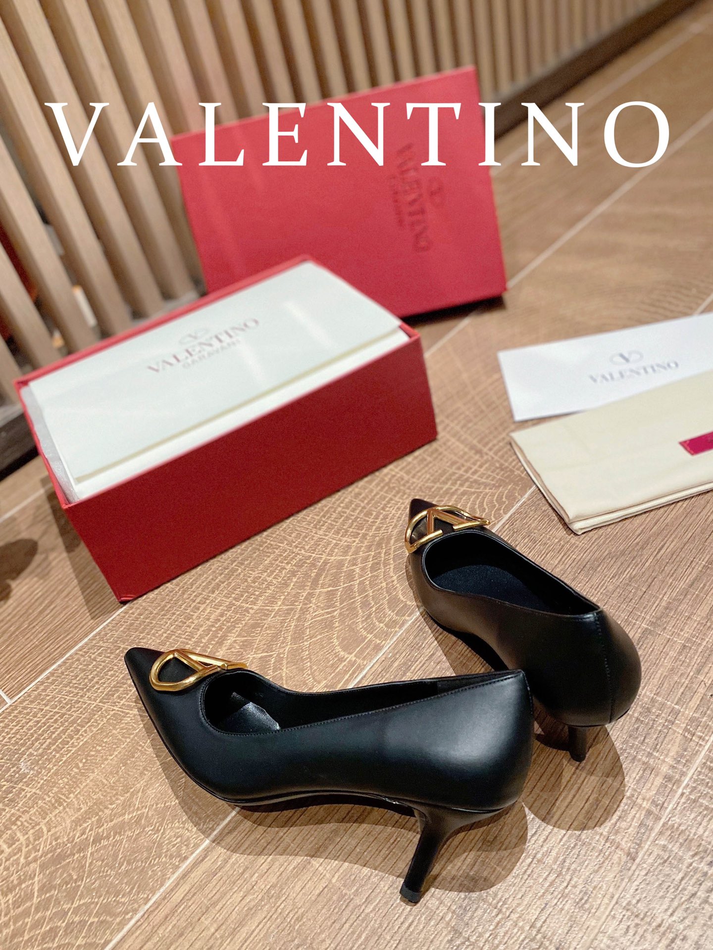 ⬆️22780-Valentino -805 gallery