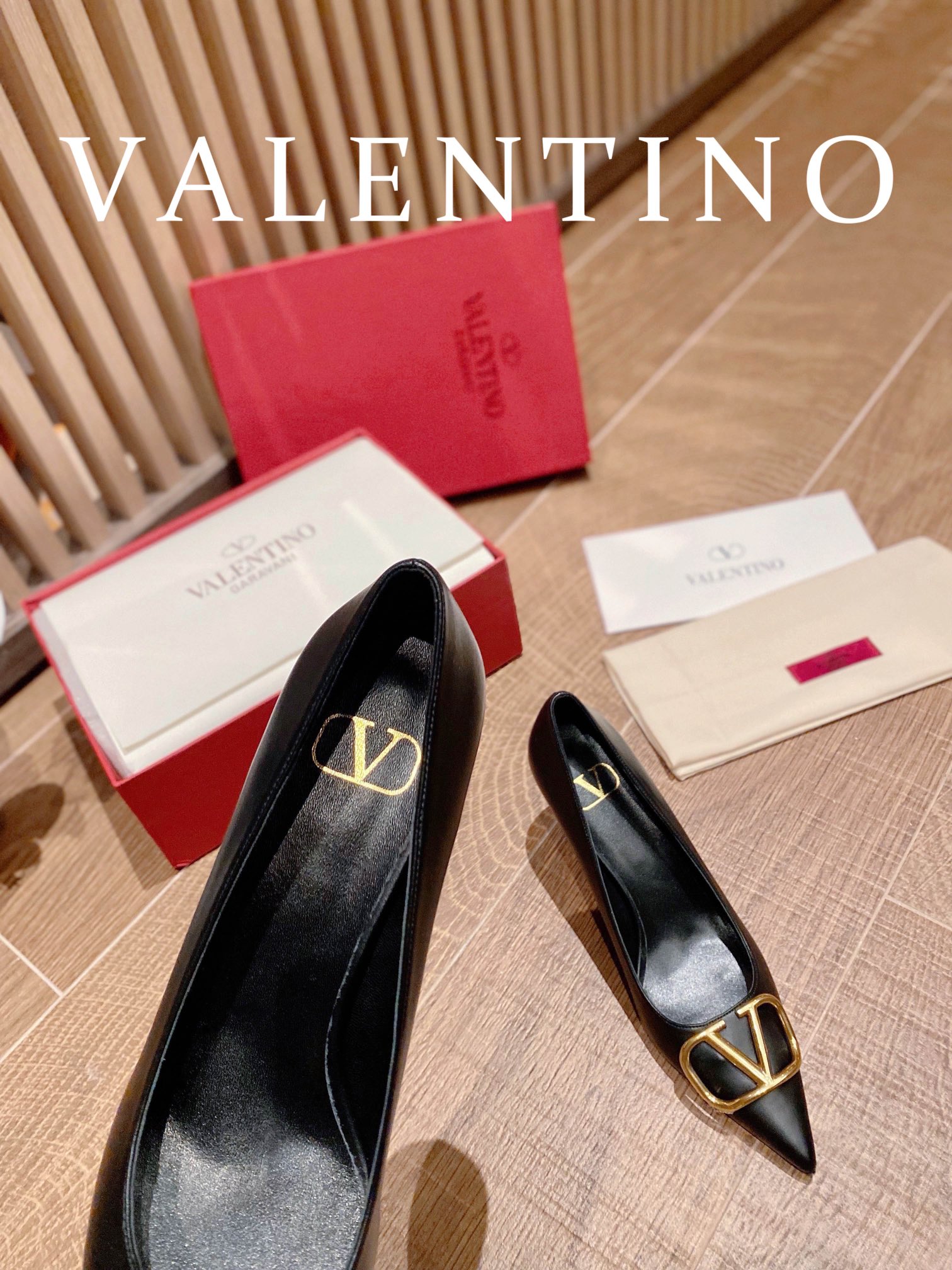 ⬆️22780-Valentino -805 gallery