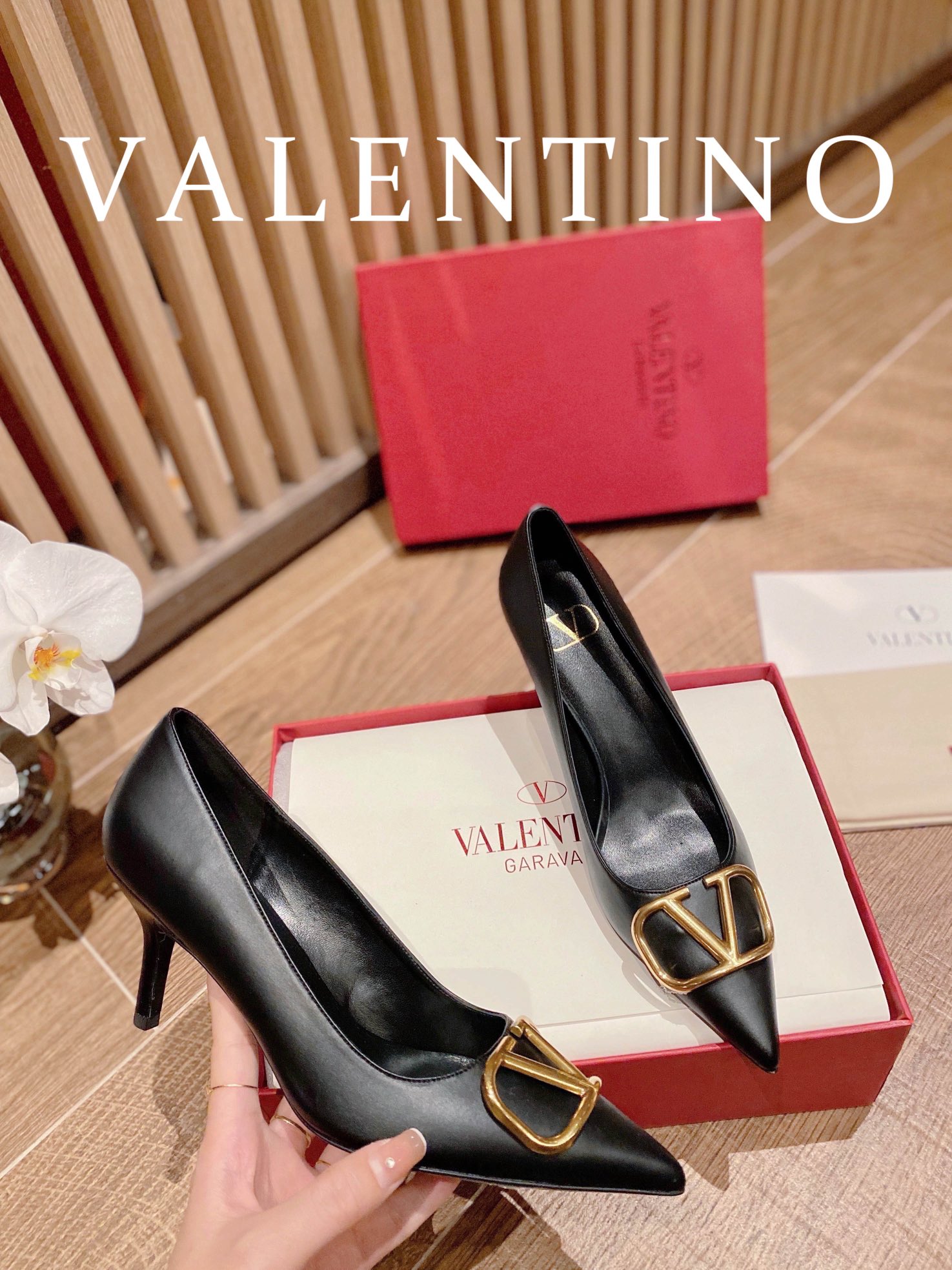 ⬆️22780-Valentino -805 gallery