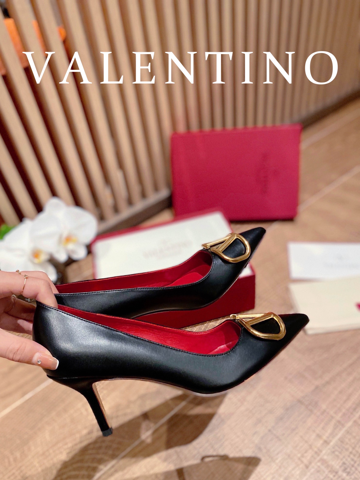 ⬆️22780-Valentino -805 gallery