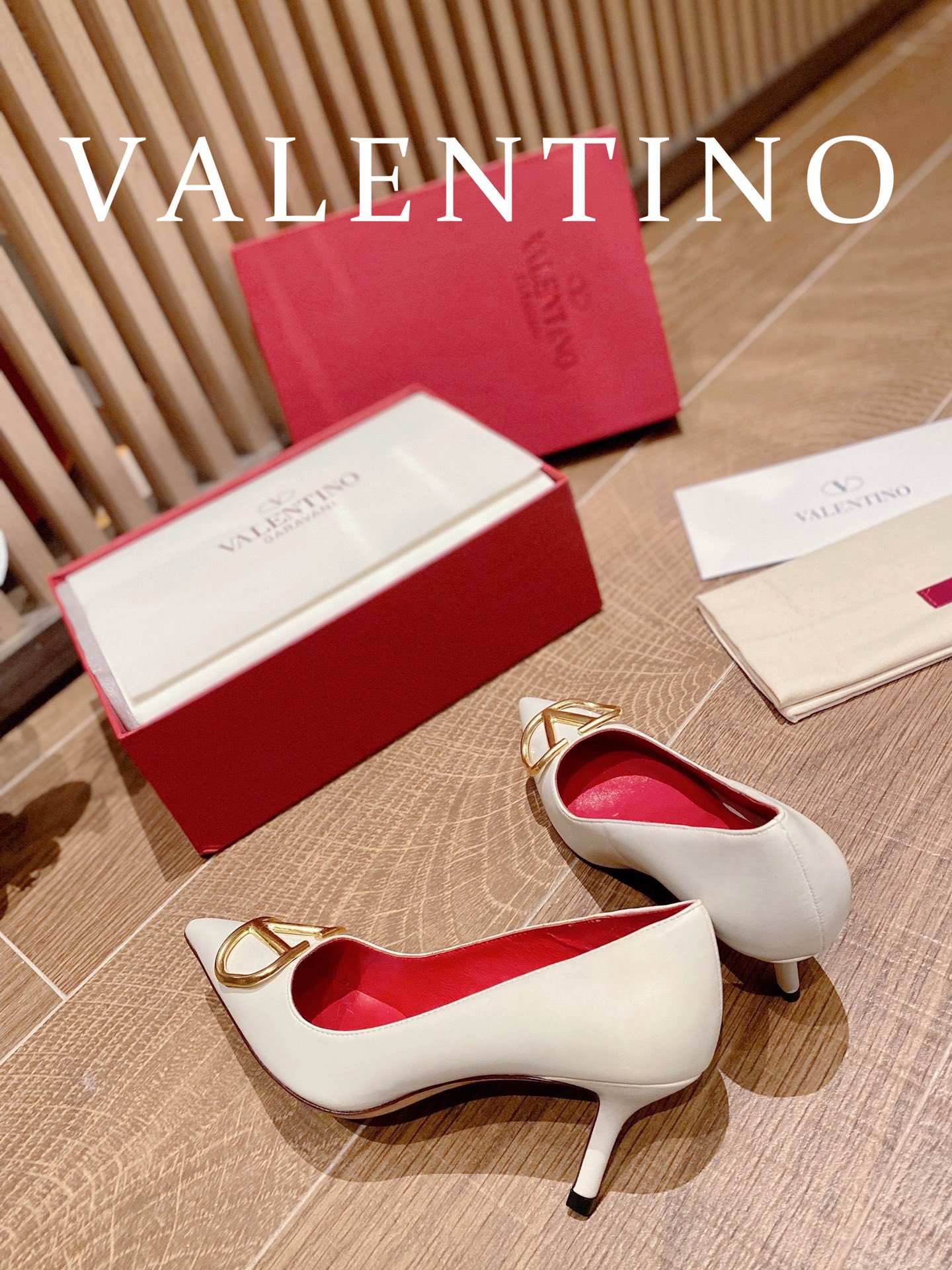 ⬆️22780-Valentino -805 gallery