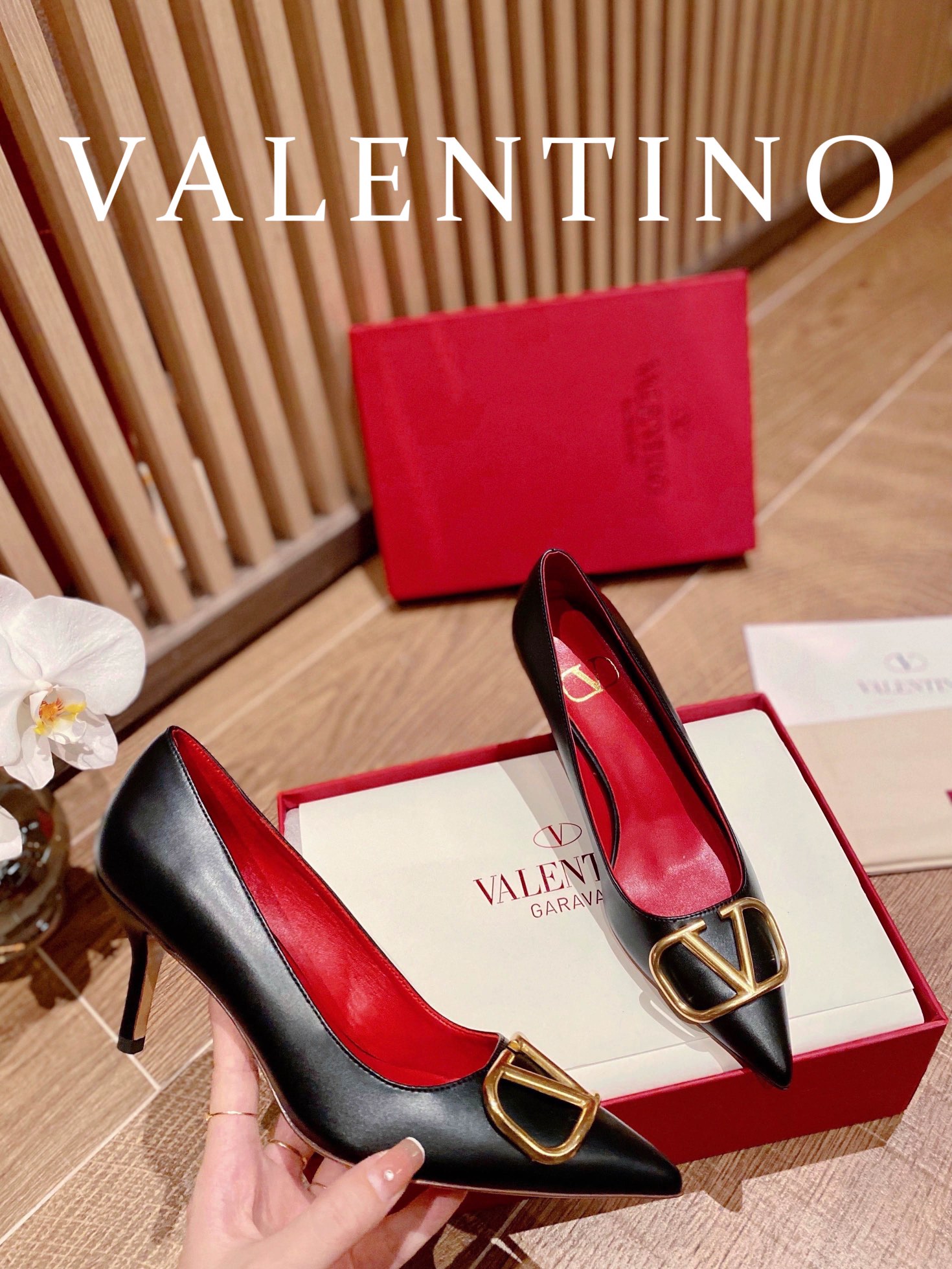 ⬆️22780-Valentino -805 gallery