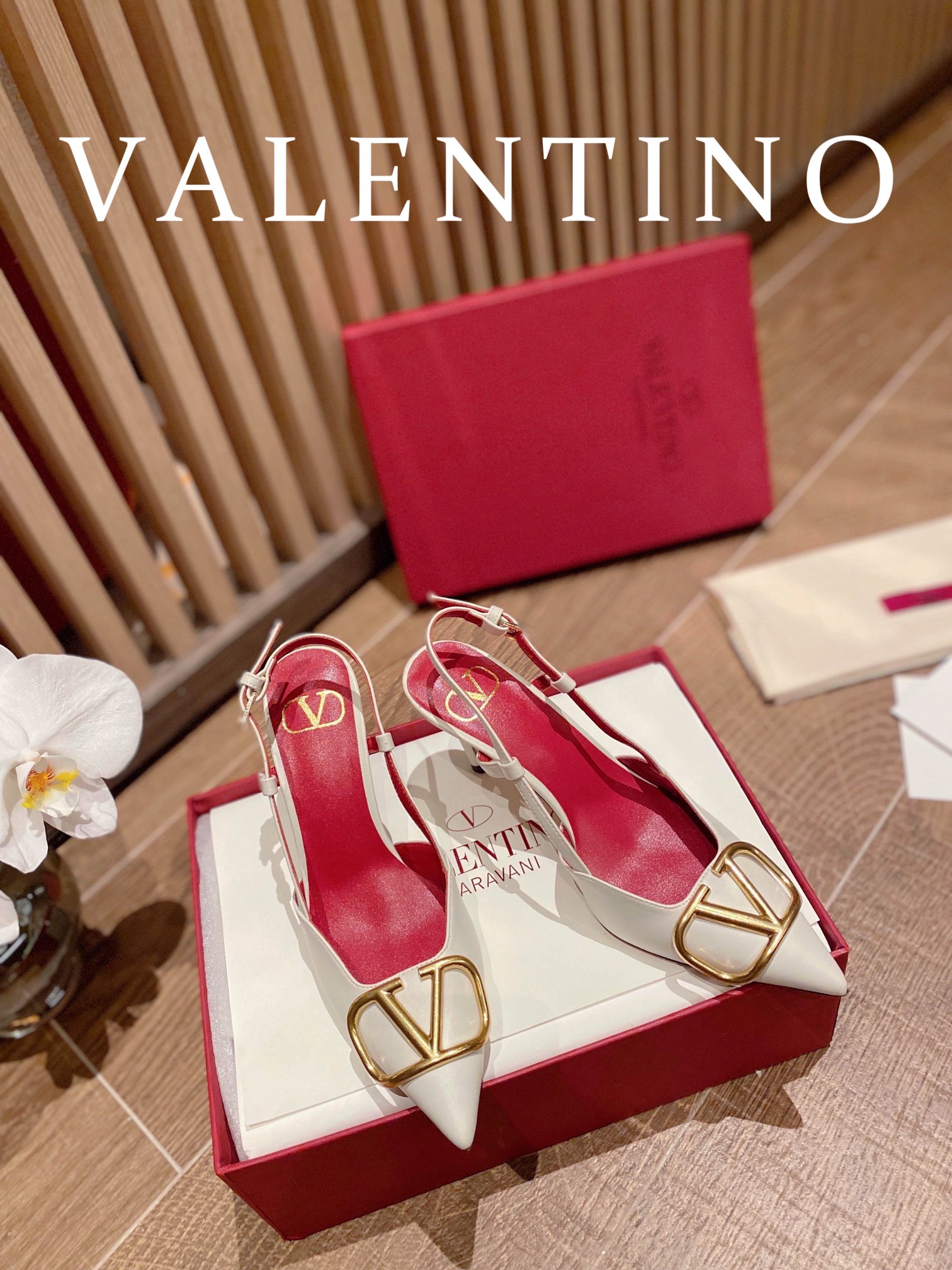 ⬆️22780-Valentino -805 gallery