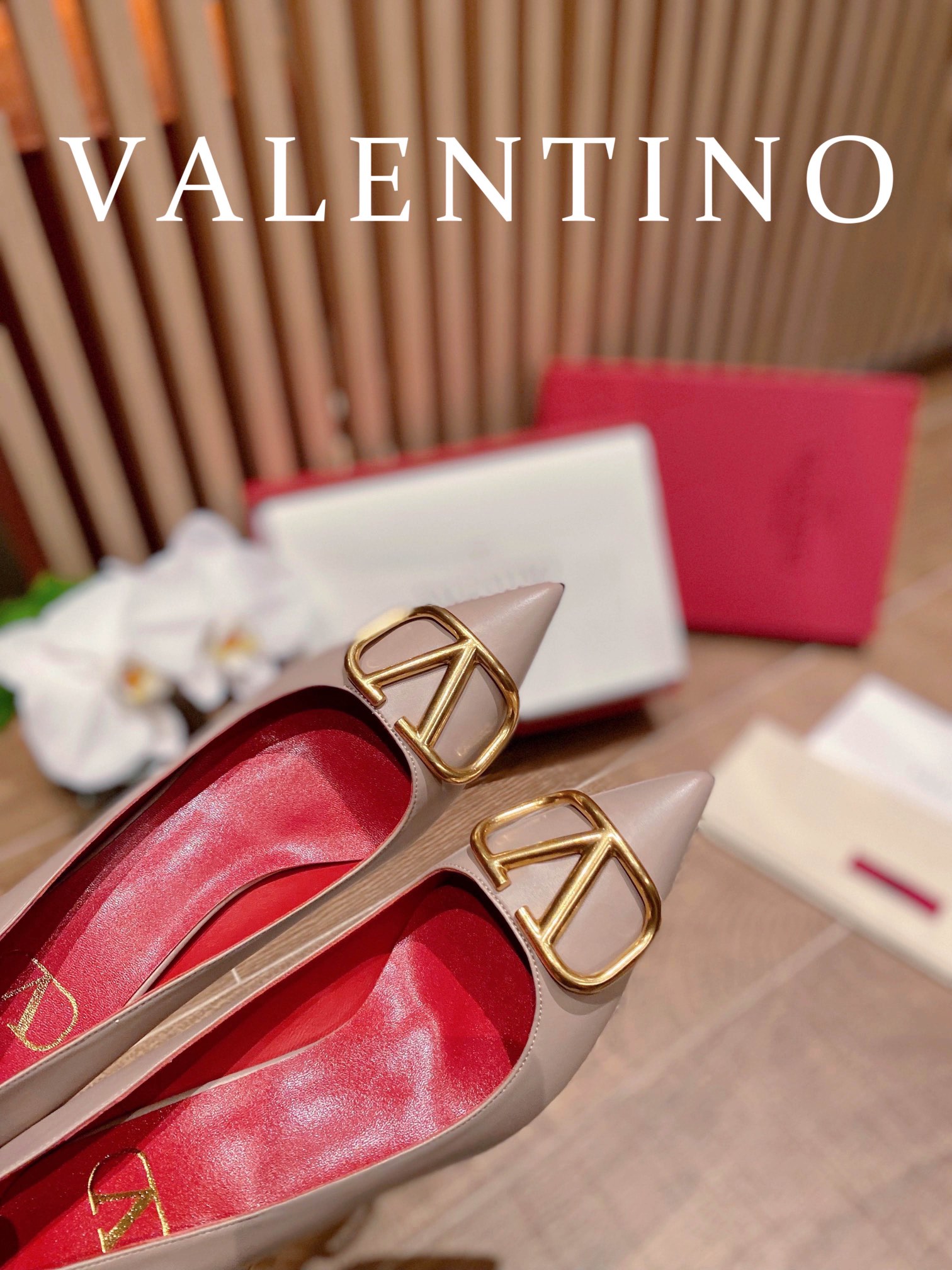 ⬆️22780-Valentino -805 gallery