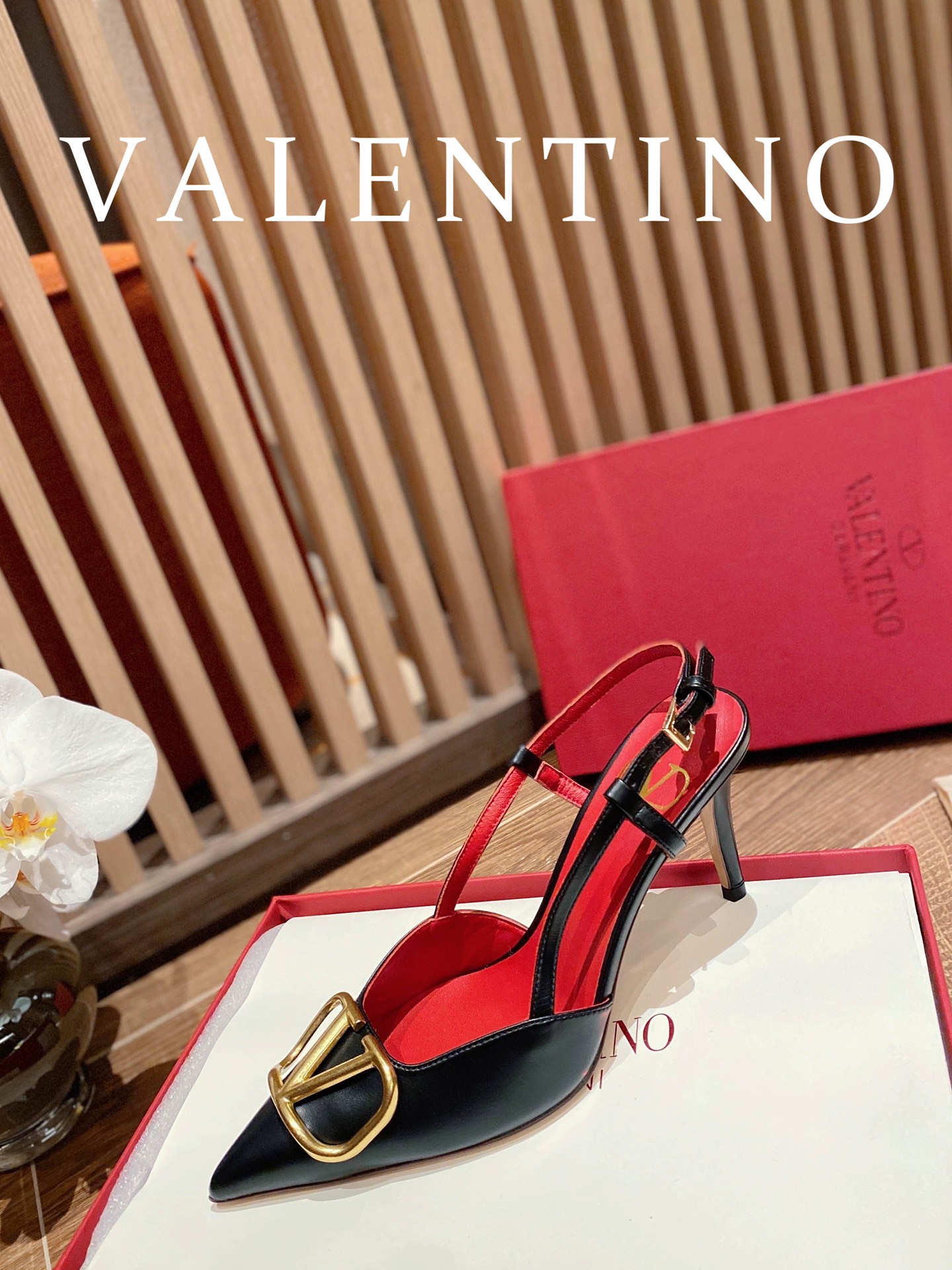 ⬆️22780-Valentino -805 gallery