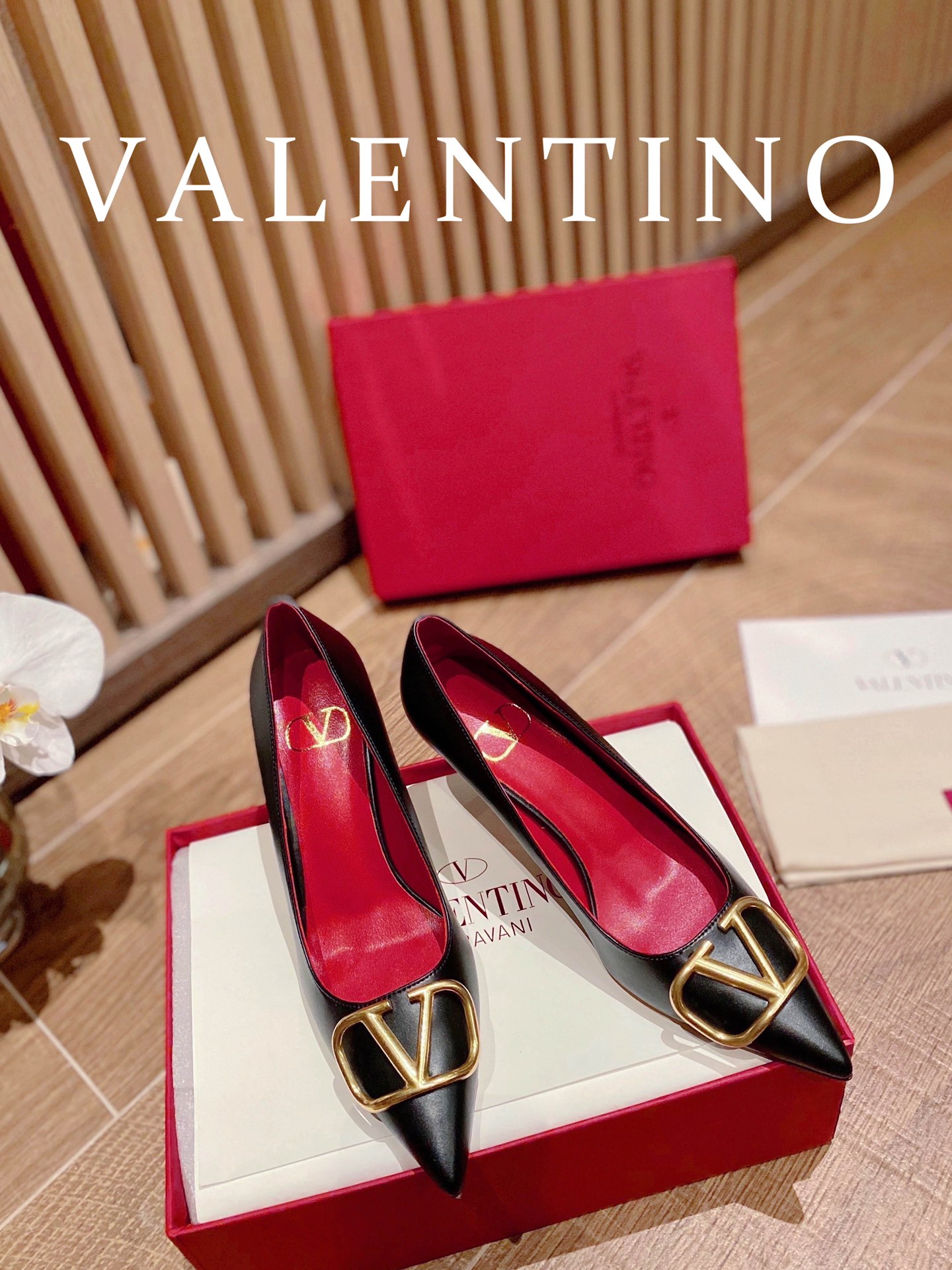 ⬆️22780-Valentino -805 gallery