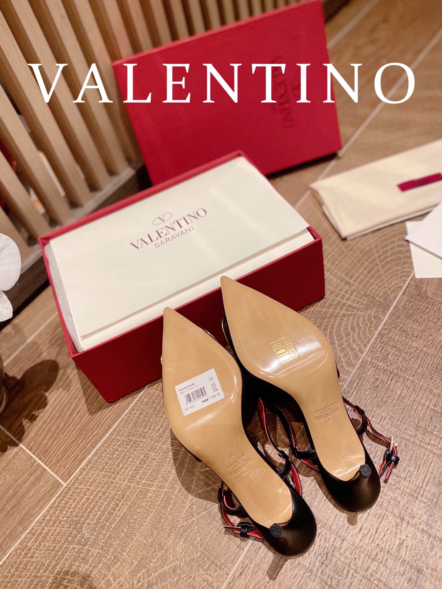 ⬆️22780-Valentino -805 gallery