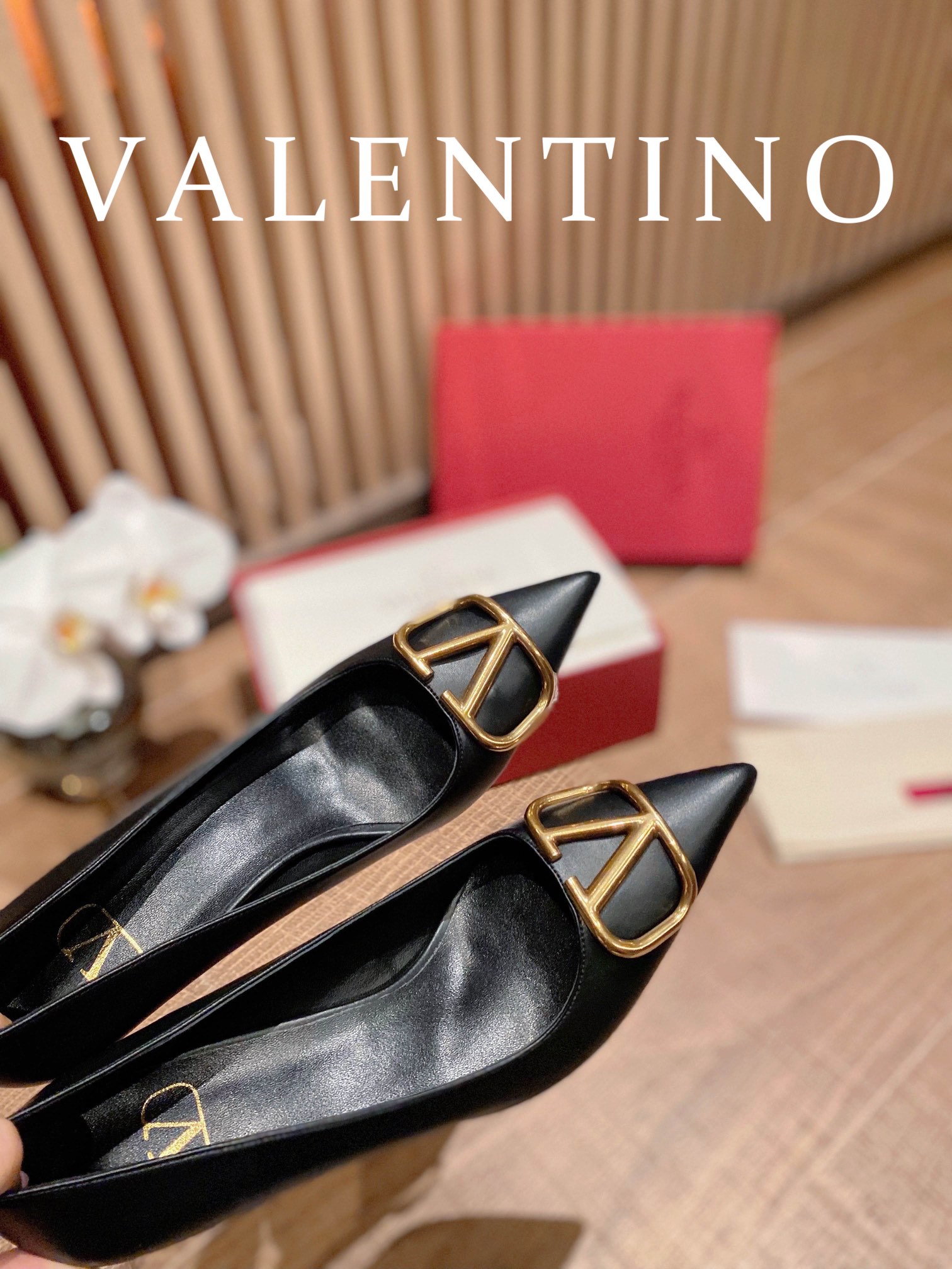 ⬆️22780-Valentino -805 gallery