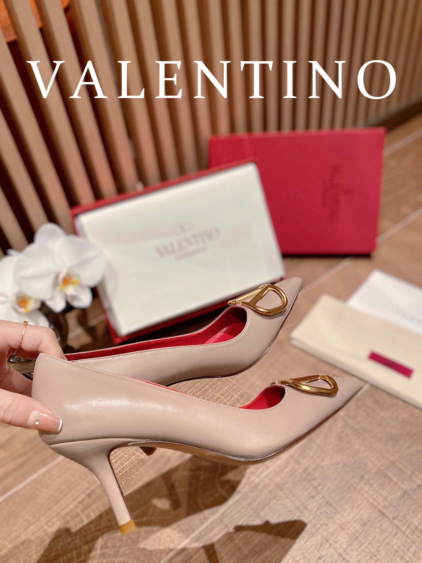 ⬆️22780-Valentino -805 gallery