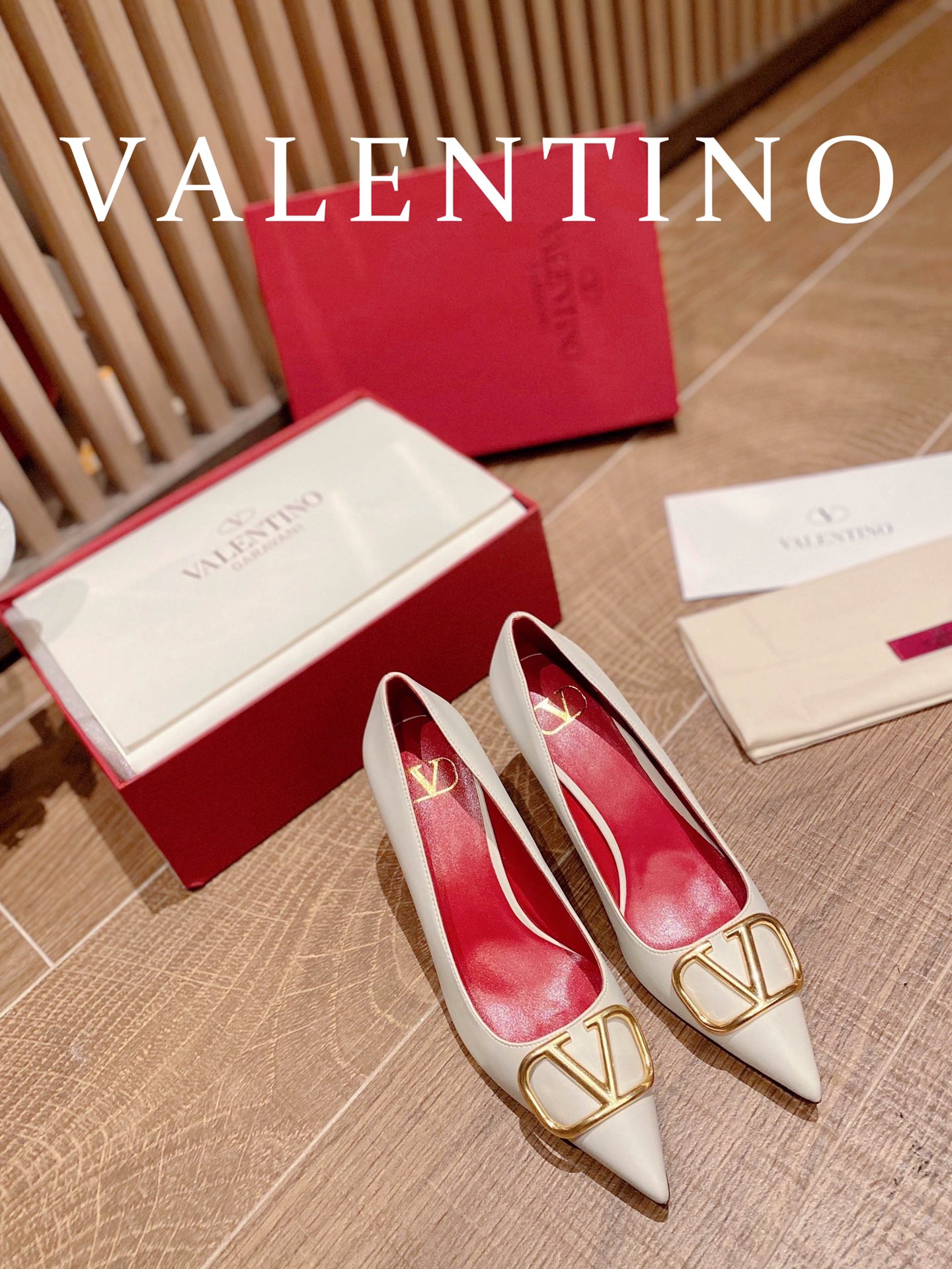 ⬆️22780-Valentino -805 gallery