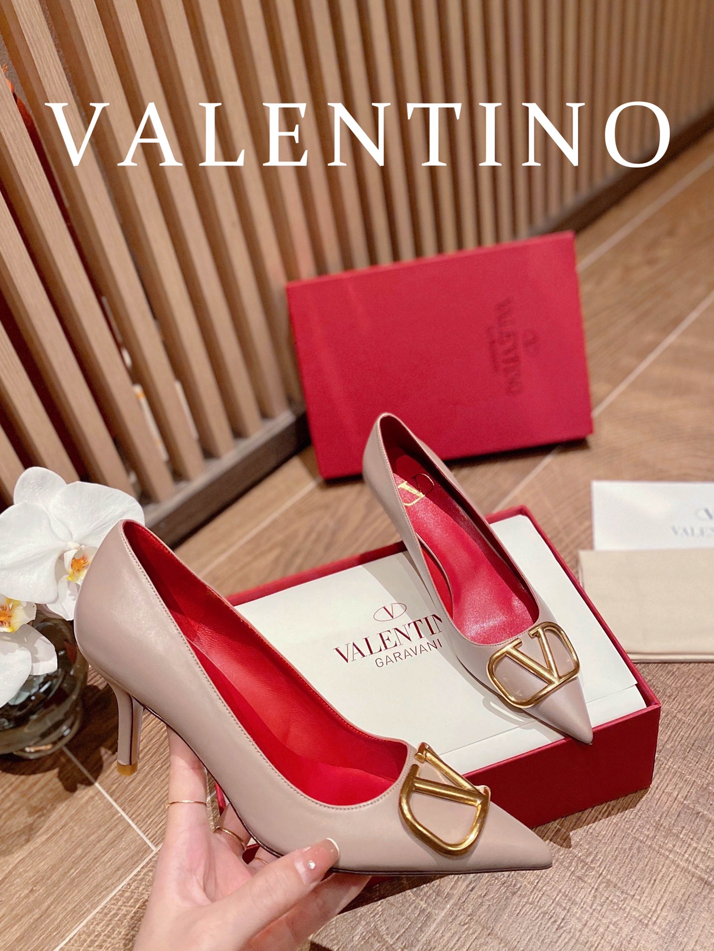 ⬆️22780-Valentino -805 gallery