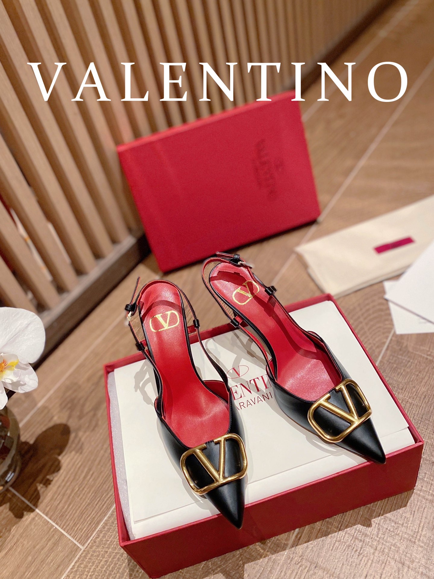 ⬆️22780-Valentino -805 gallery