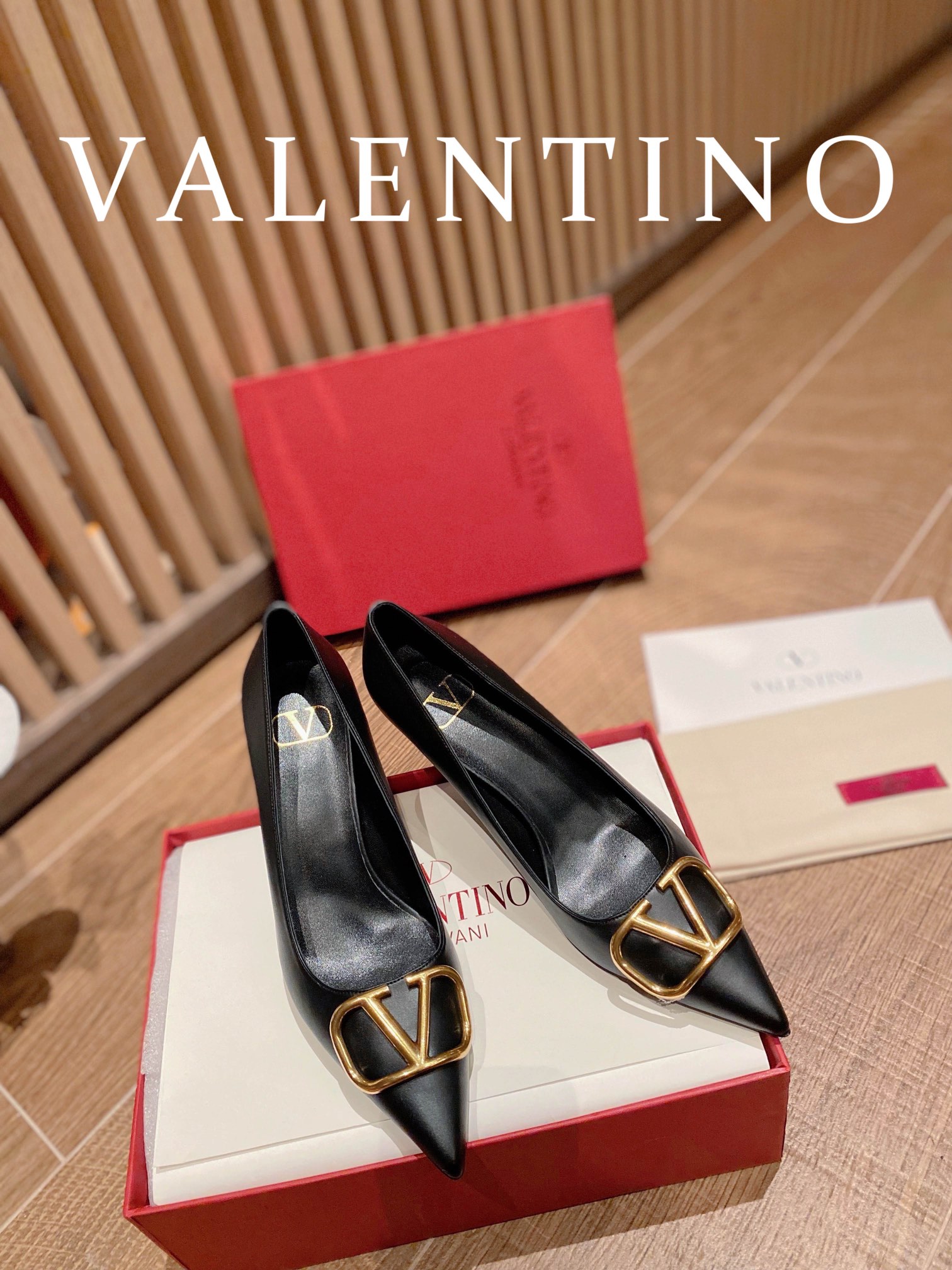 ⬆️22780-Valentino -805 gallery