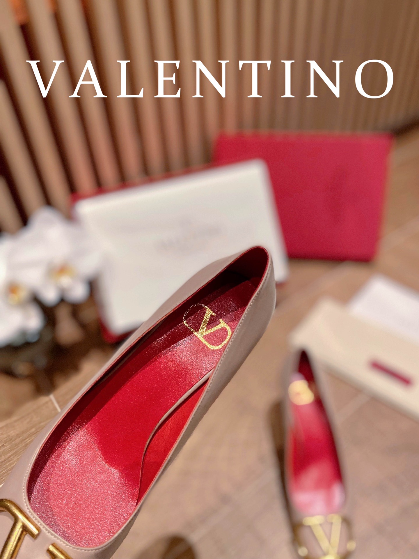 ⬆️22780-Valentino -805 gallery