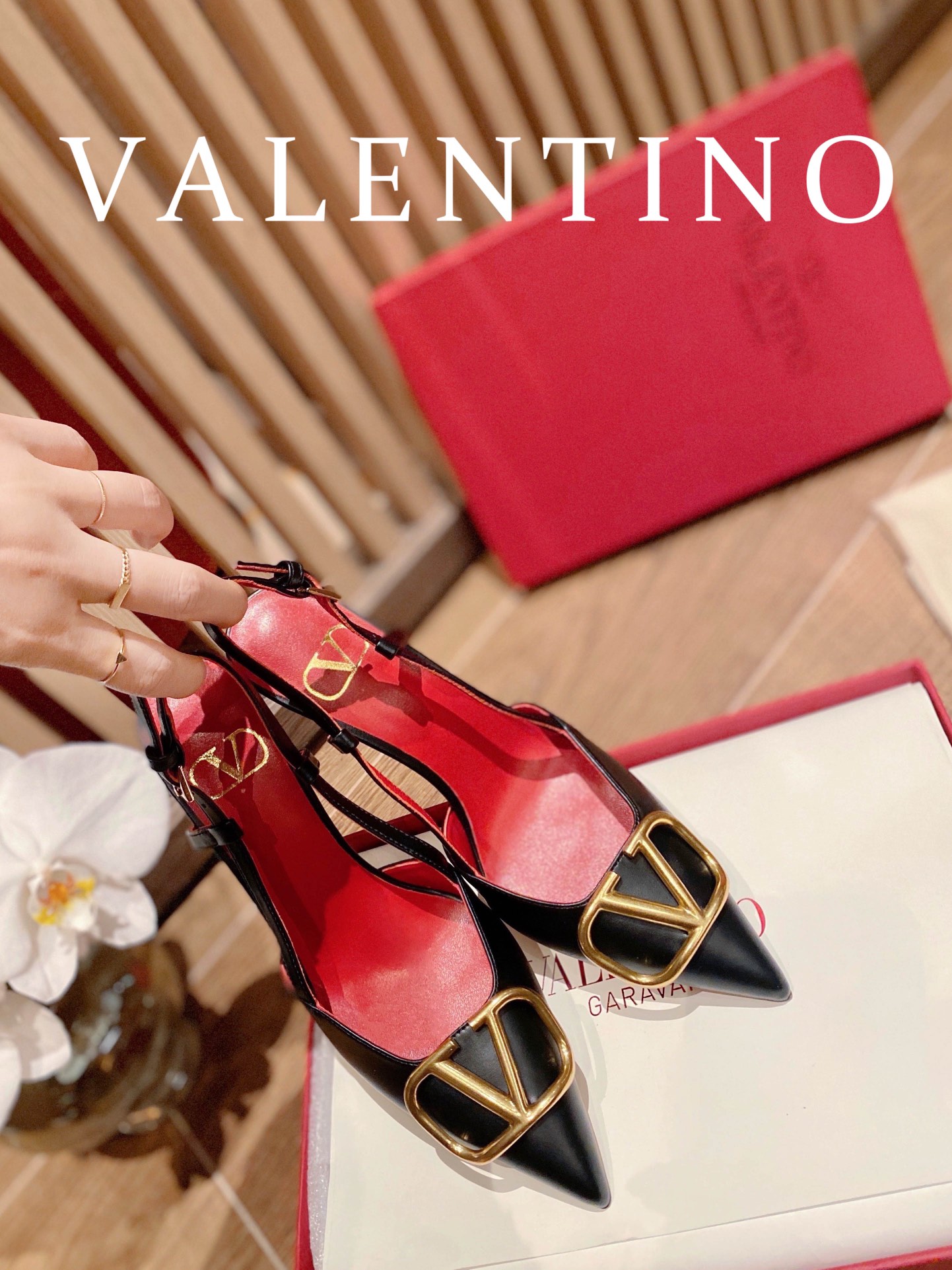 ⬆️22780-Valentino -805 gallery