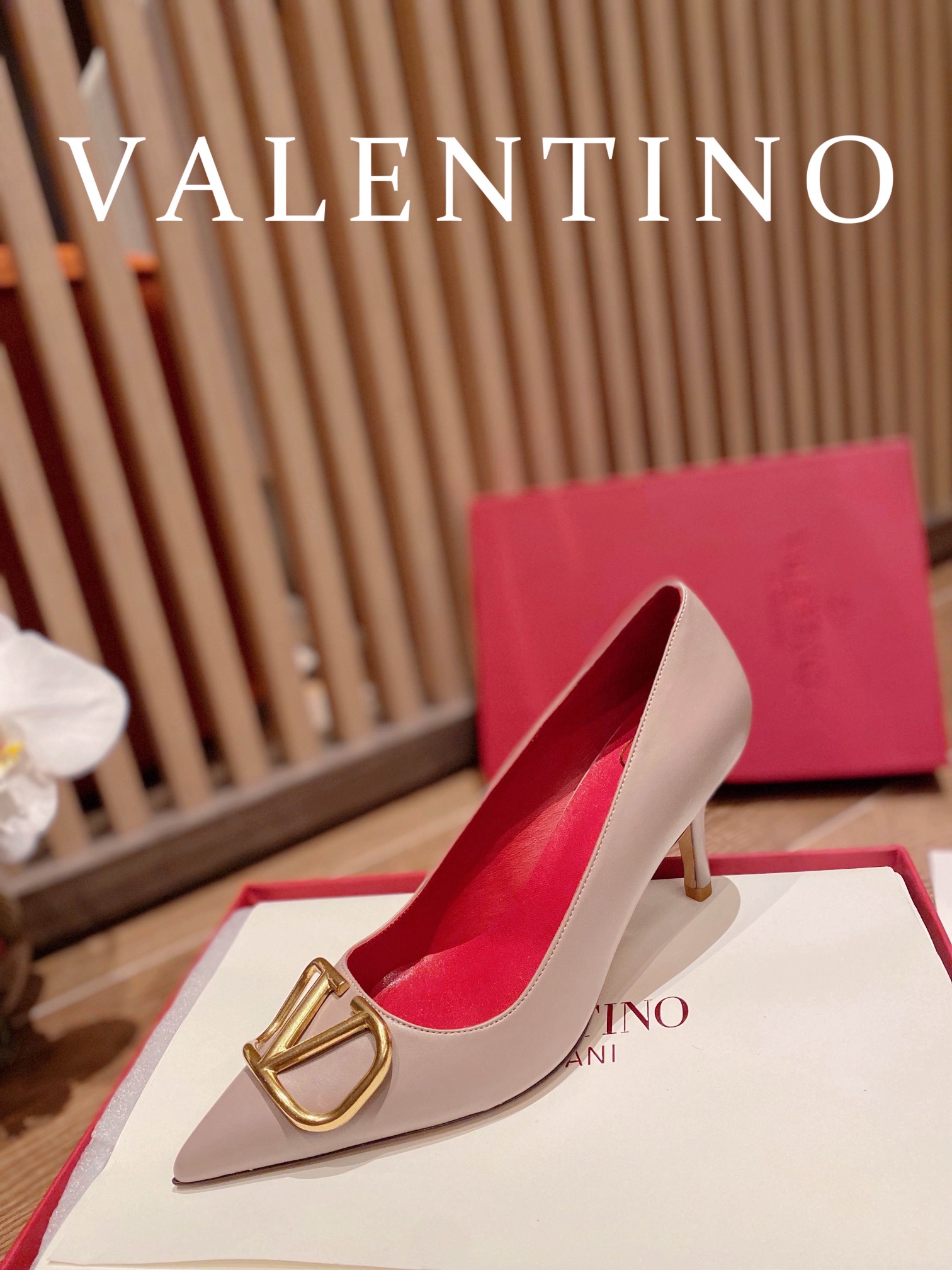 ⬆️22780-Valentino -805 gallery