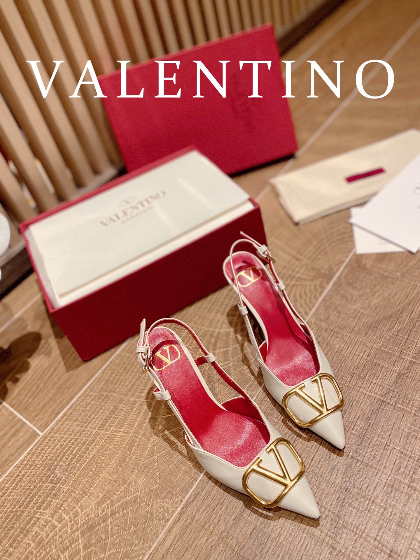 ⬆️22780-Valentino -805 gallery