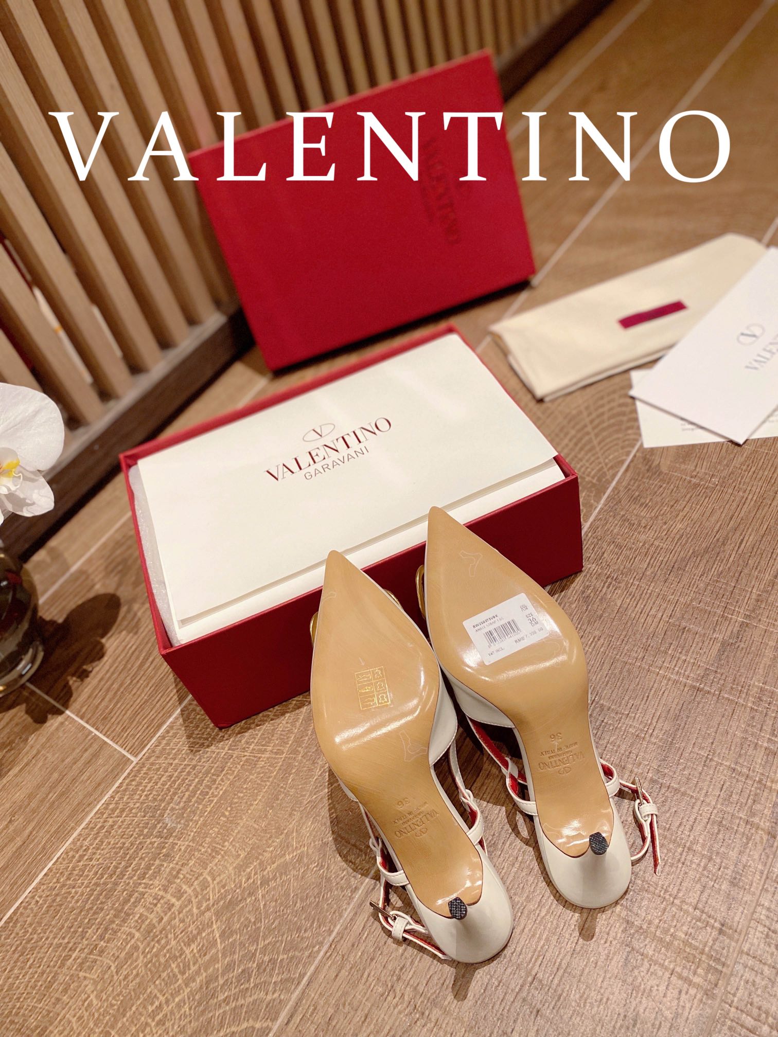 ⬆️22780-Valentino -805 gallery