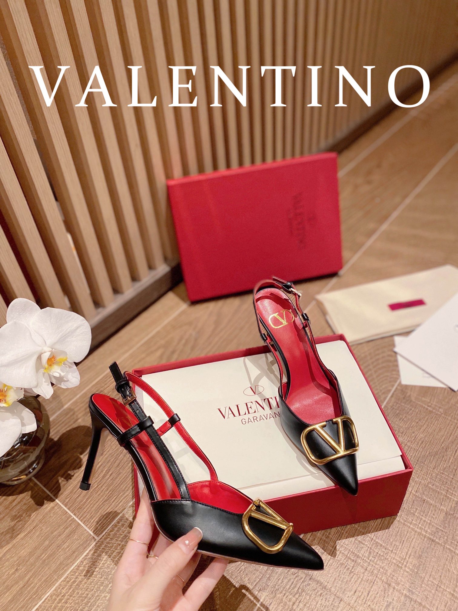 ⬆️22780-Valentino -805 gallery