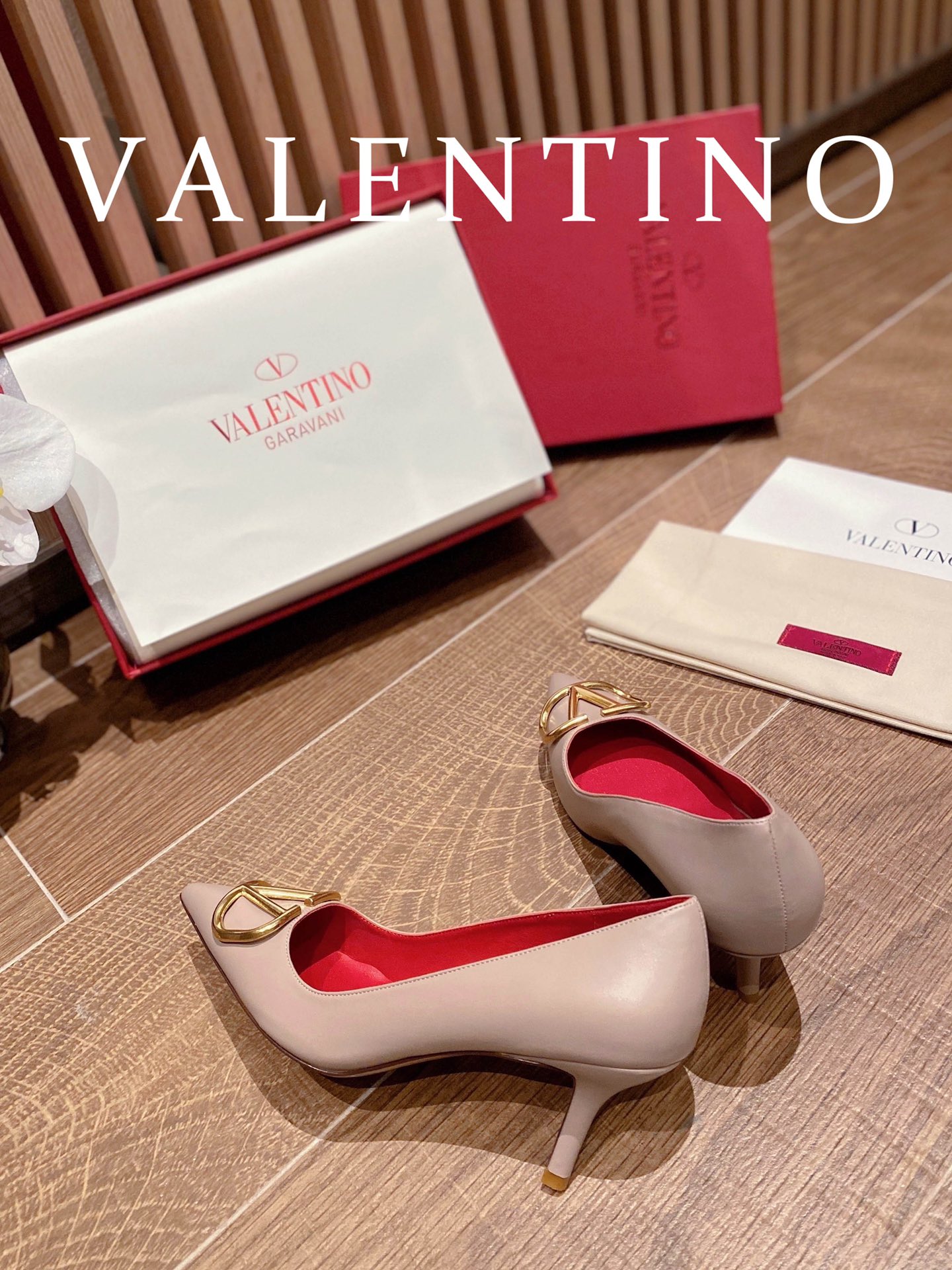 ⬆️22780-Valentino -805 gallery